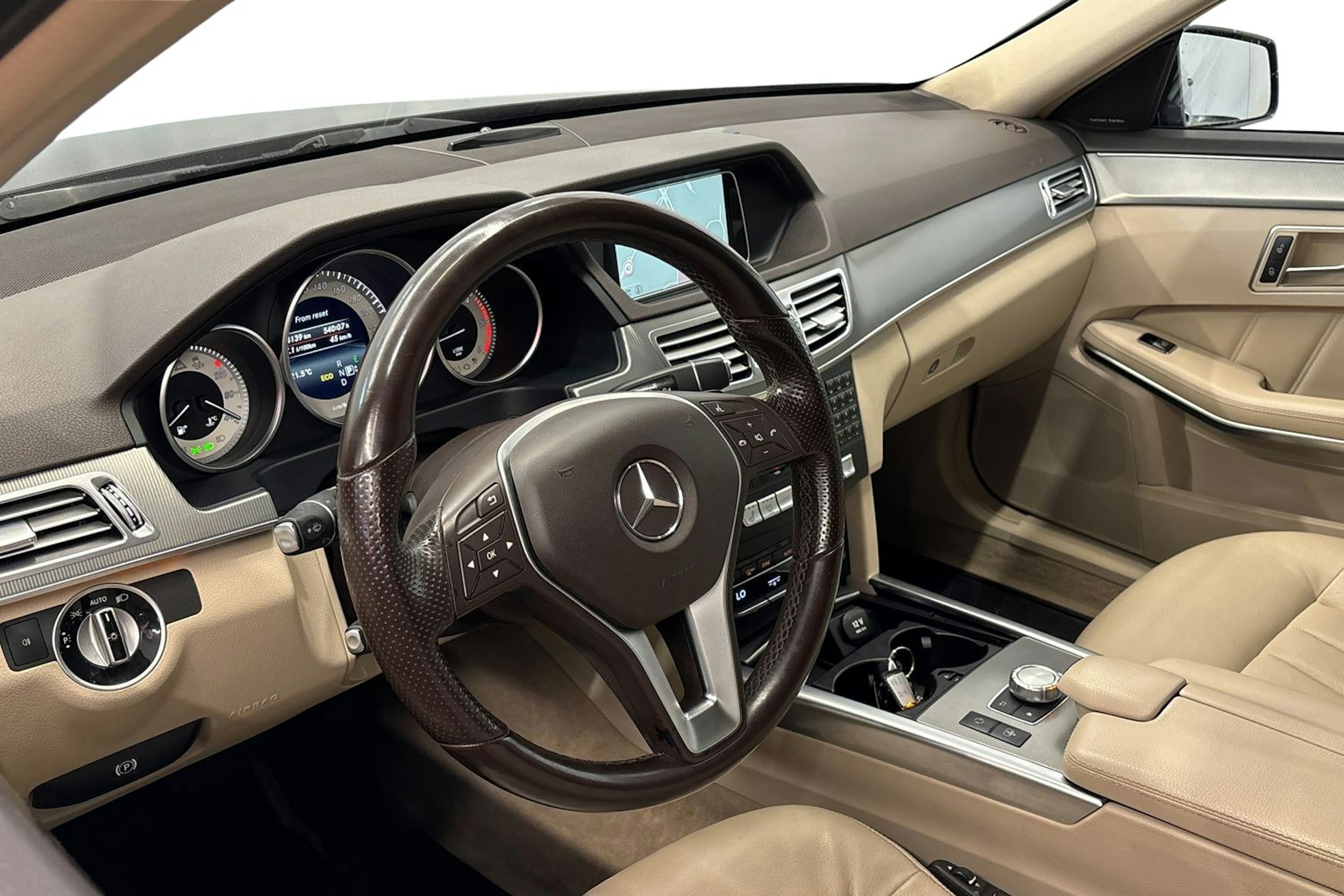 harmaa Mercedes-Benz E 2015 kuva 7.