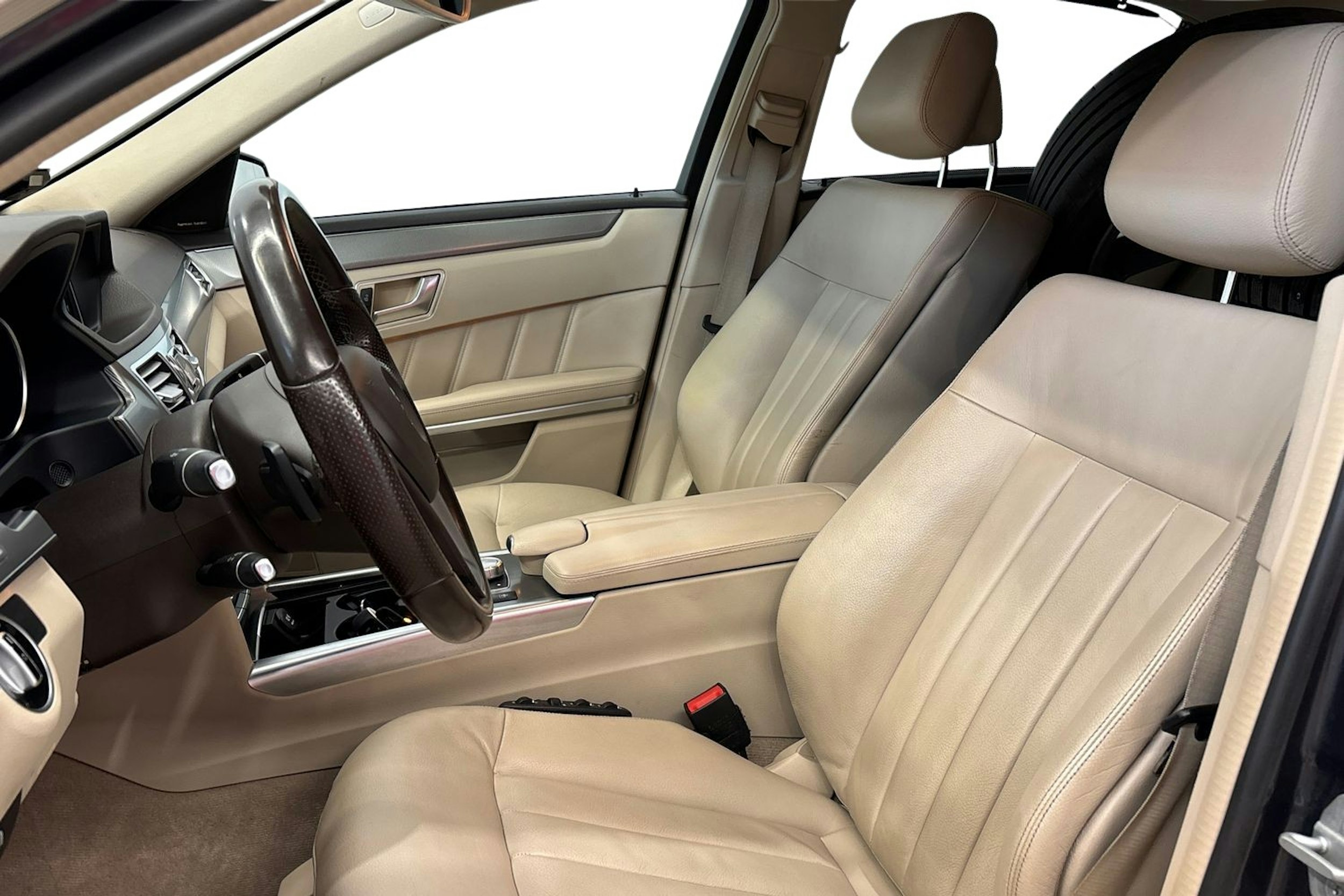 harmaa Mercedes-Benz E 2015 kuva 9.