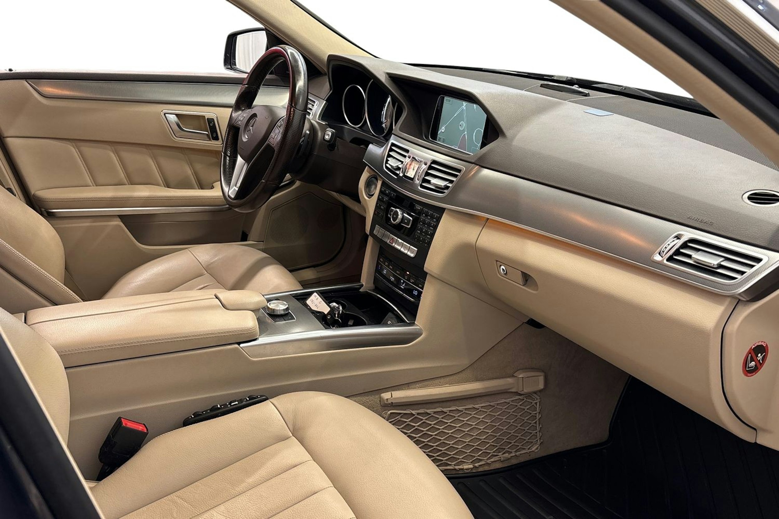 harmaa Mercedes-Benz E 2015 kuva 10.