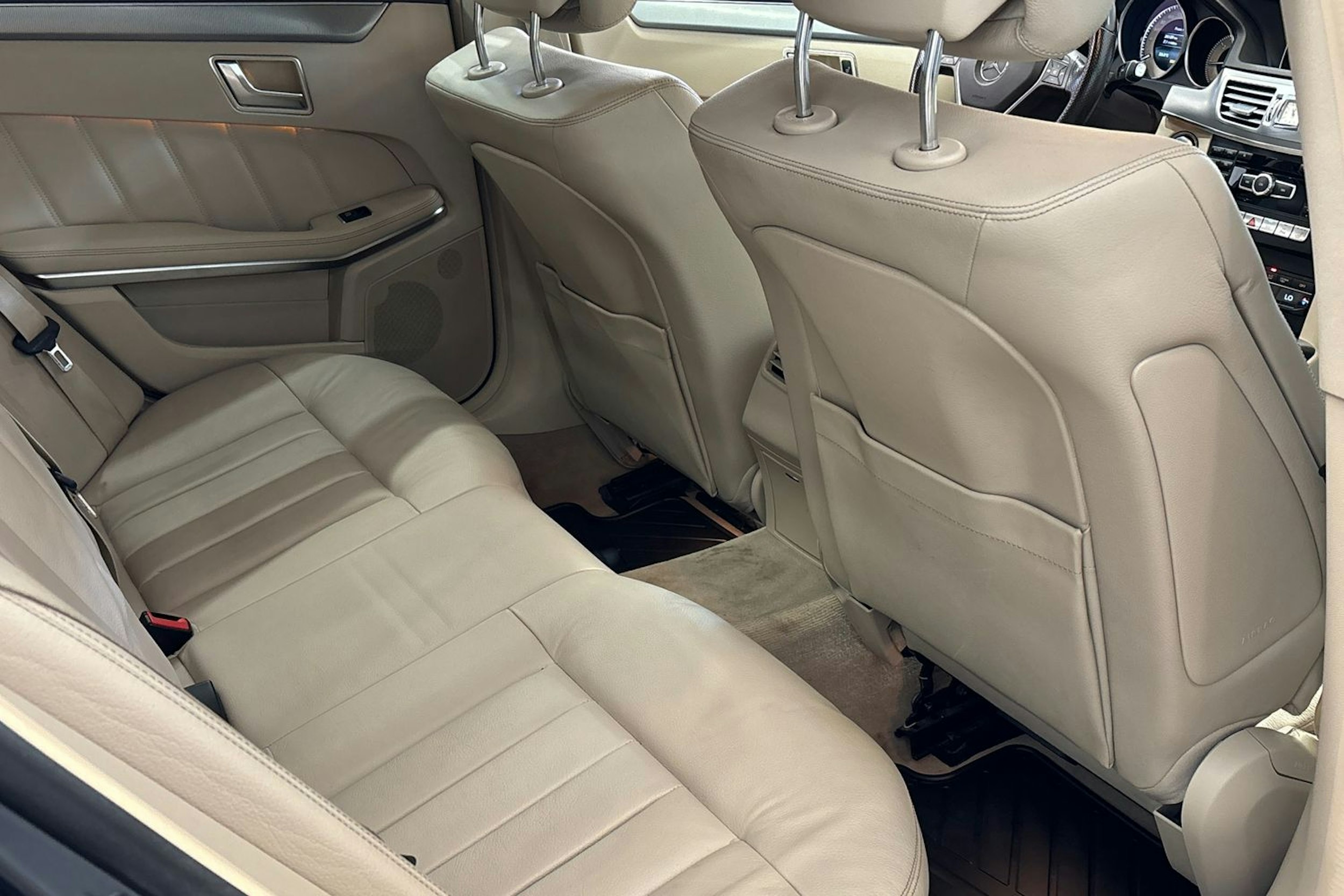 harmaa Mercedes-Benz E 2015 kuva 11.