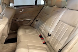 harmaa Mercedes-Benz E 2015 kuva 13.