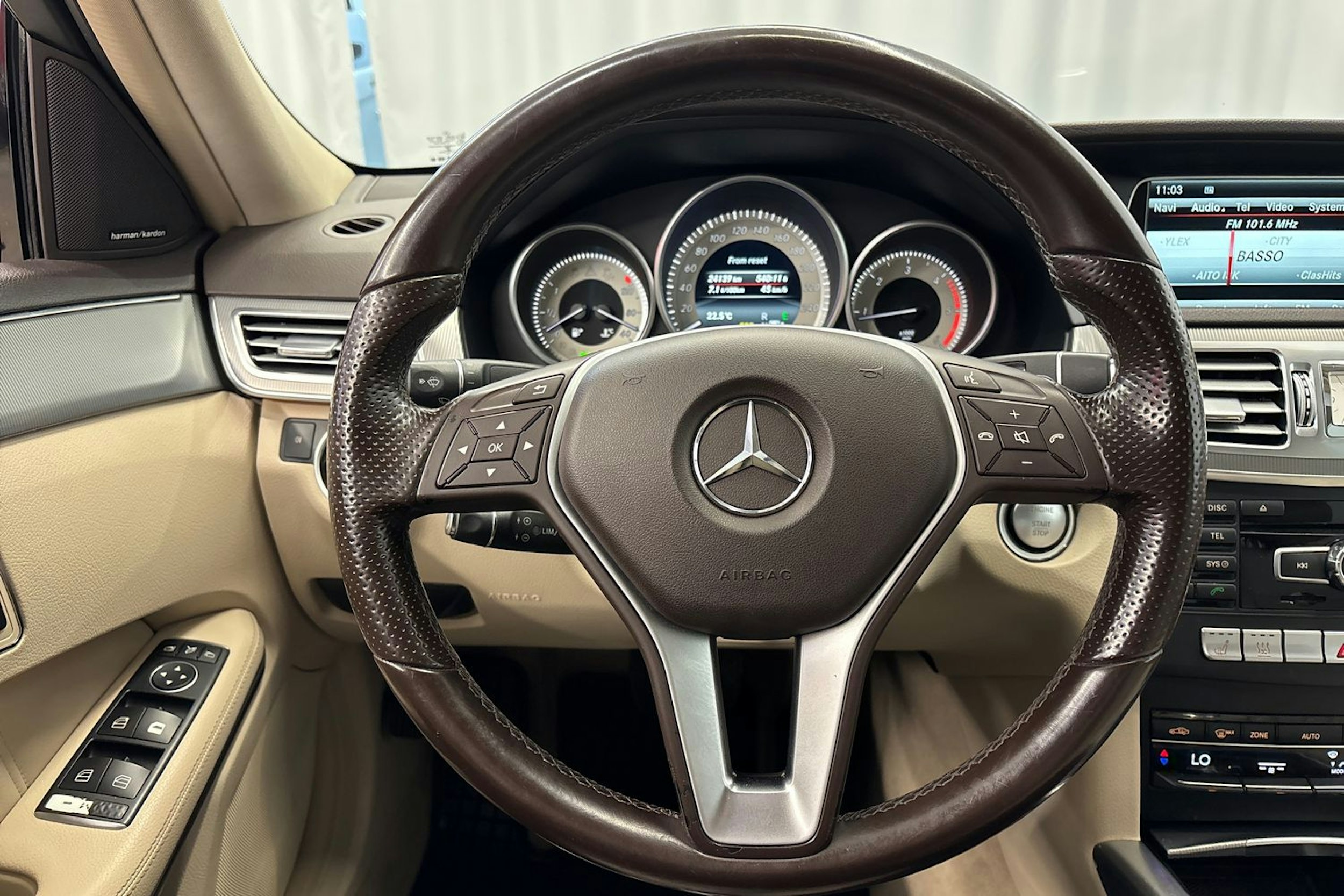 harmaa Mercedes-Benz E 2015 kuva 16.