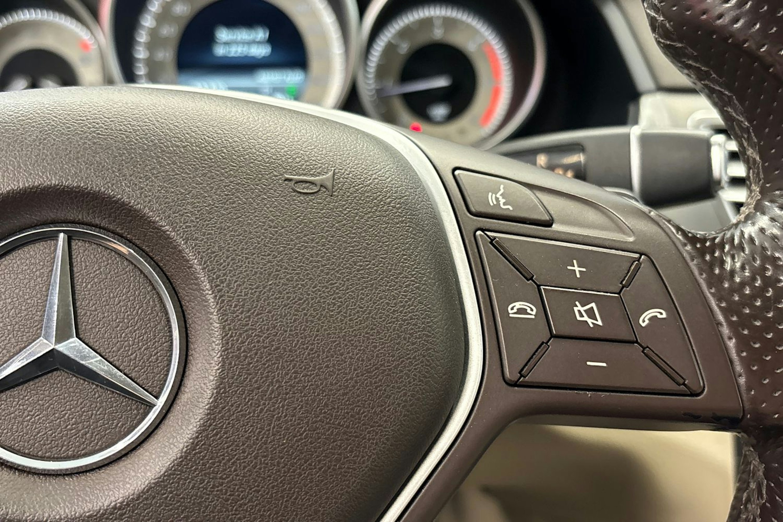 harmaa Mercedes-Benz E 2015 kuva 18.