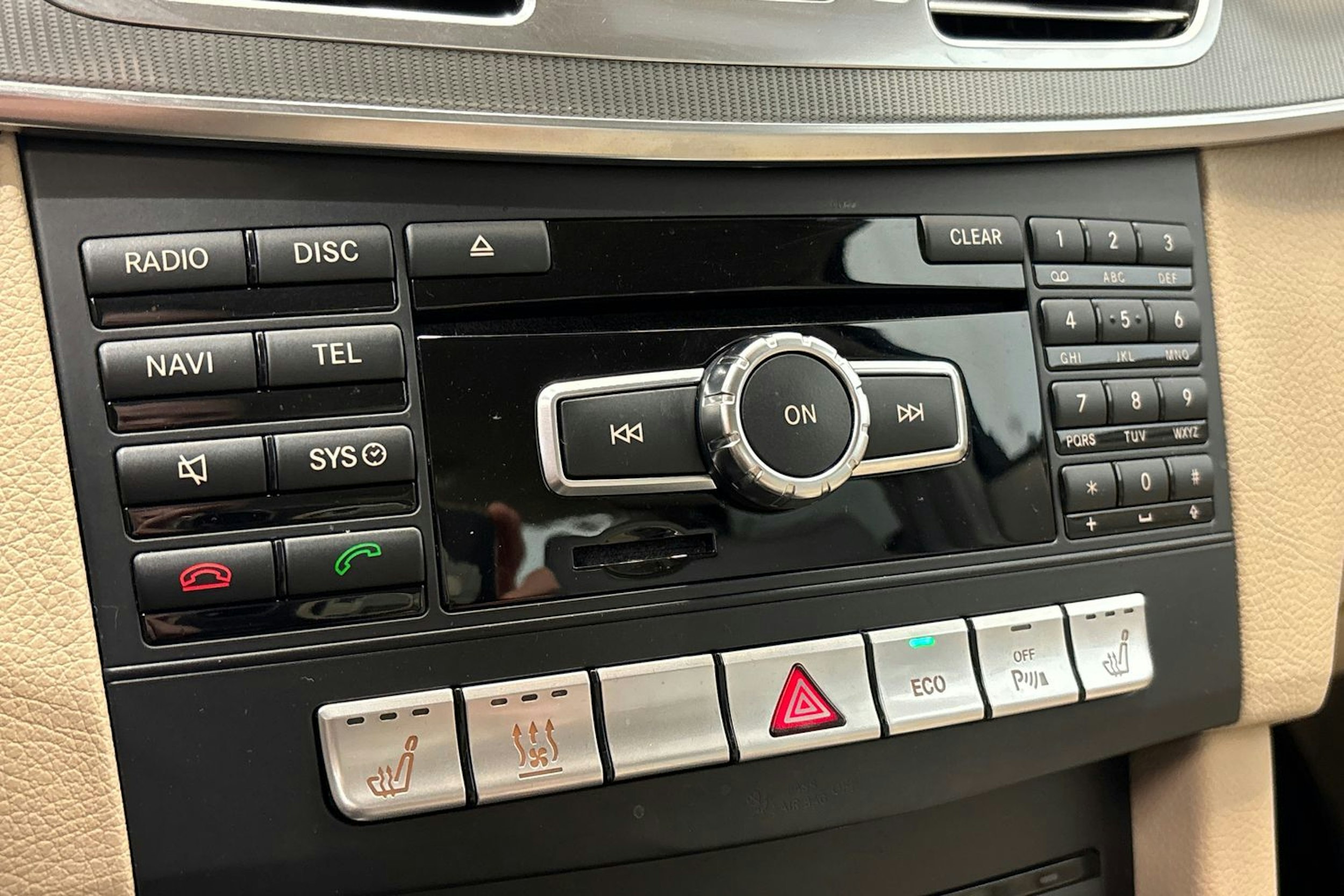 harmaa Mercedes-Benz E 2015 kuva 28.