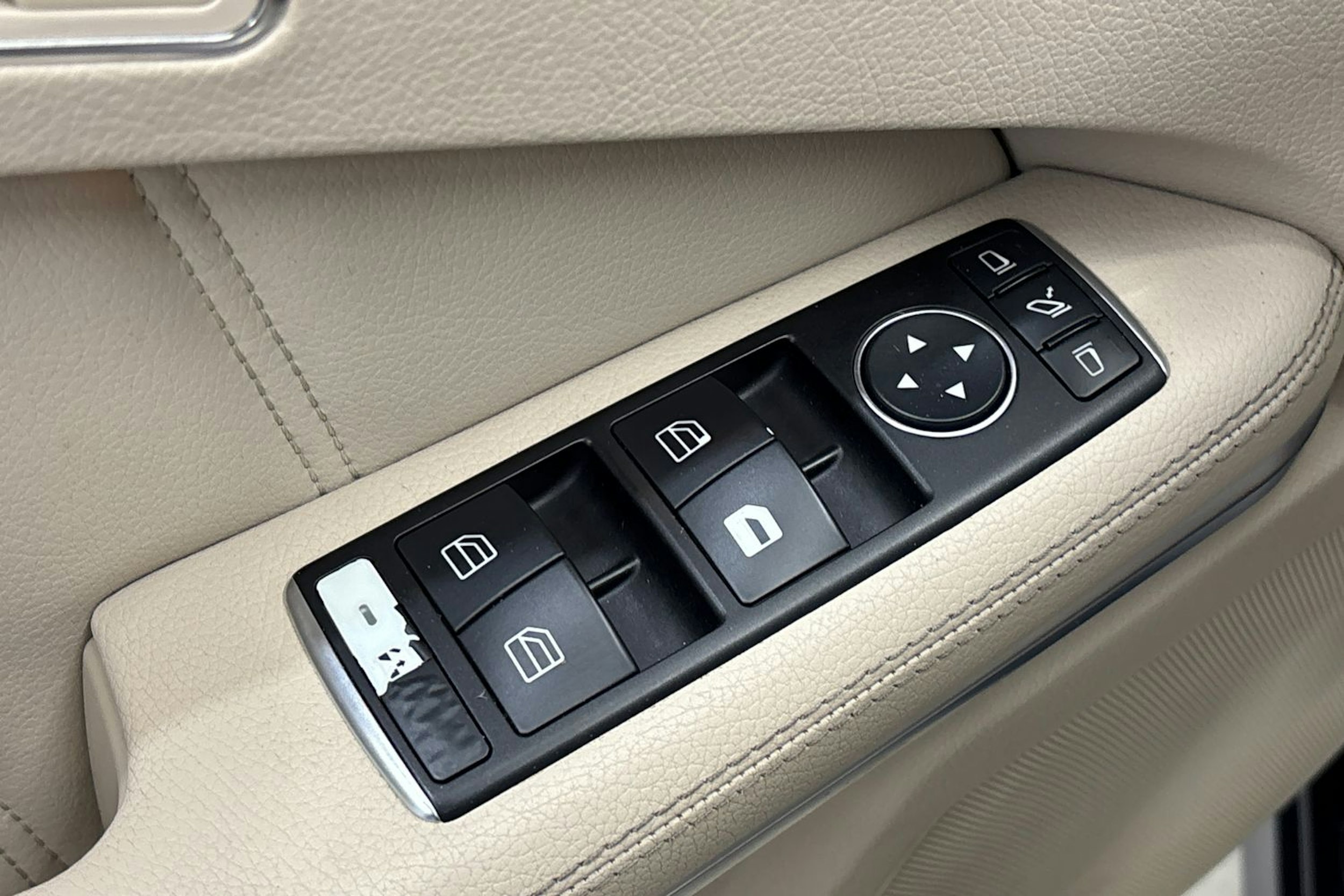harmaa Mercedes-Benz E 2015 kuva 34.