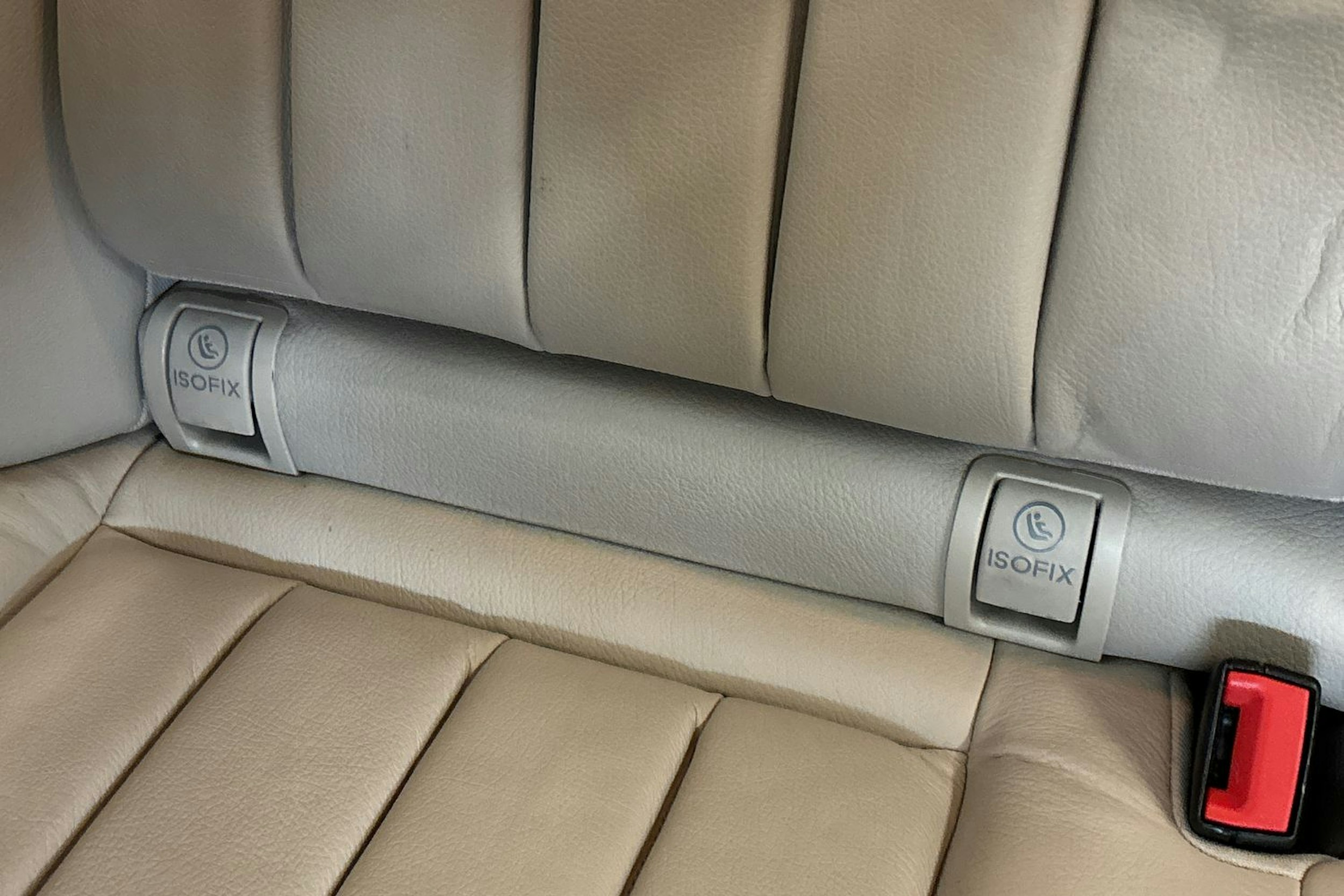 harmaa Mercedes-Benz E 2015 kuva 37.