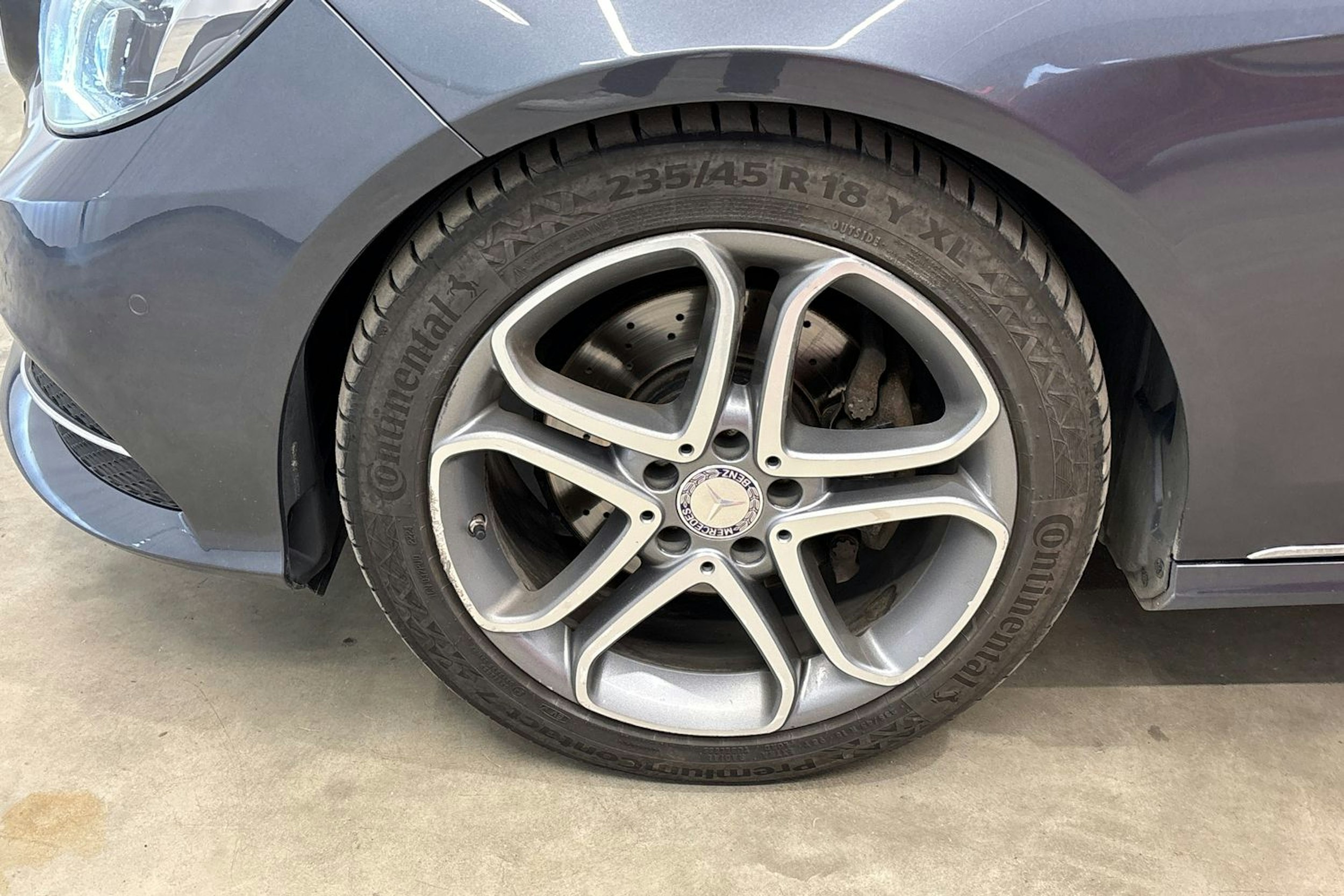 harmaa Mercedes-Benz E 2015 kuva 40.