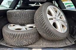ruskea (beige) Mercedes-Benz E 2015 kuva 9.