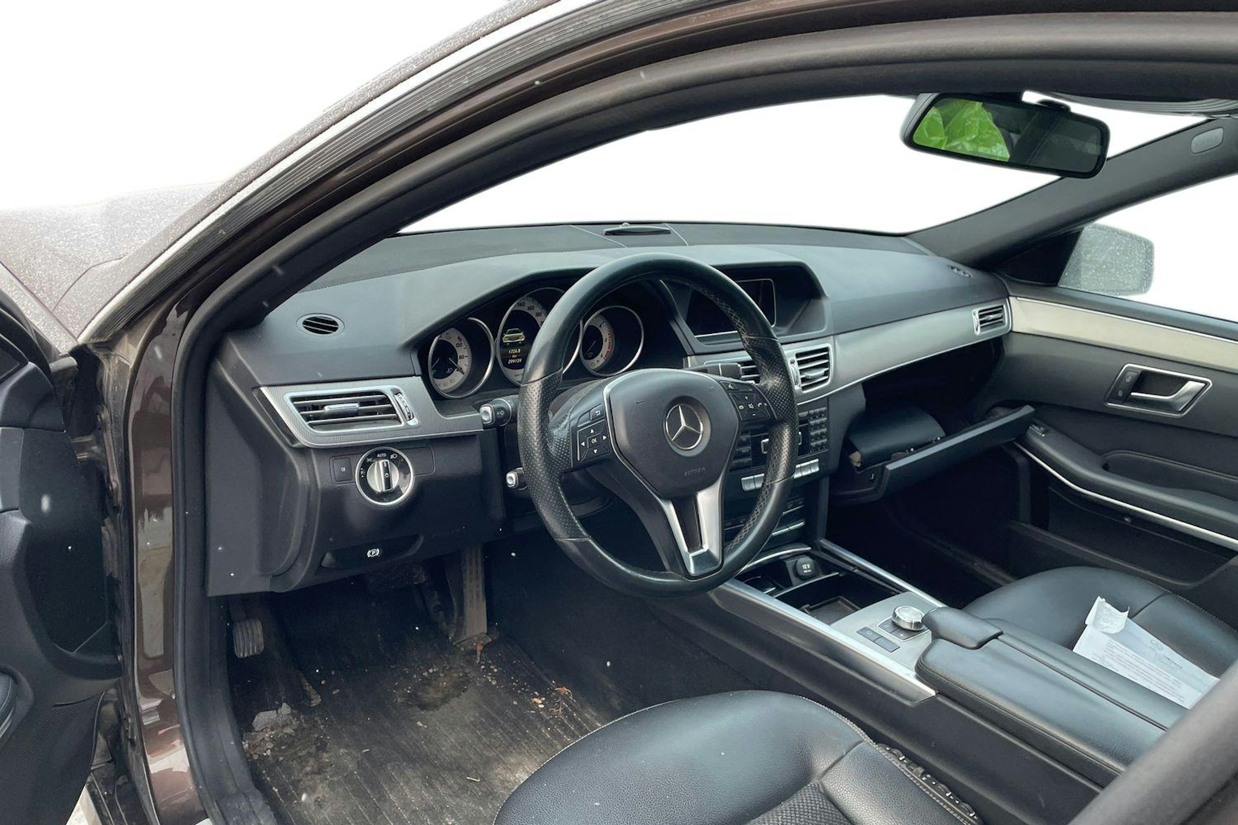 ruskea (beige) Mercedes-Benz E 2015 kuva 3.