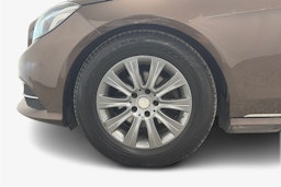 ruskea (beige) Mercedes-Benz E 2015 kuva 11.