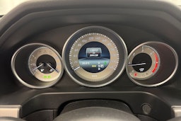 ruskea (beige) Mercedes-Benz E 2015 kuva 15.