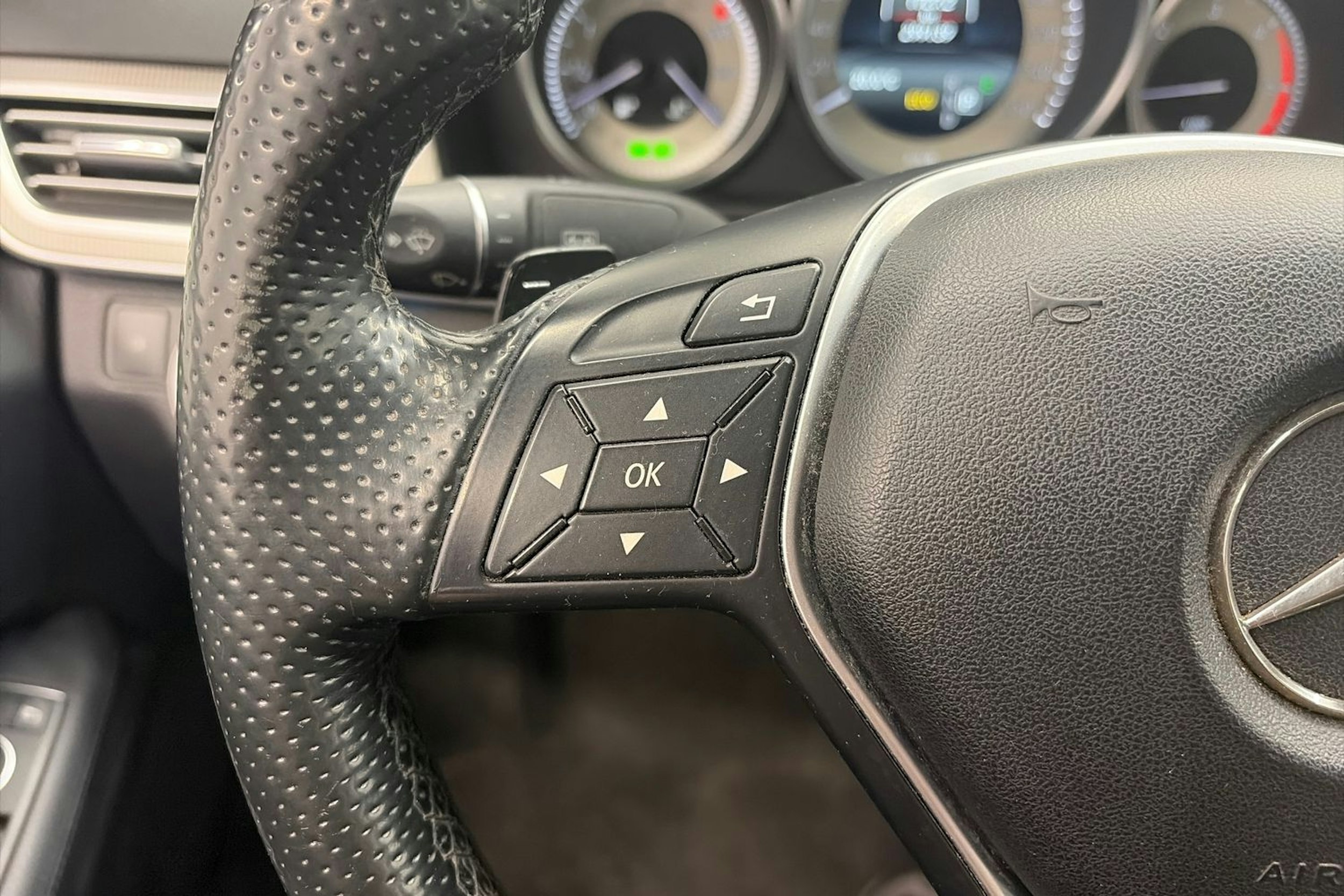 ruskea (beige) Mercedes-Benz E 2015 kuva 16.