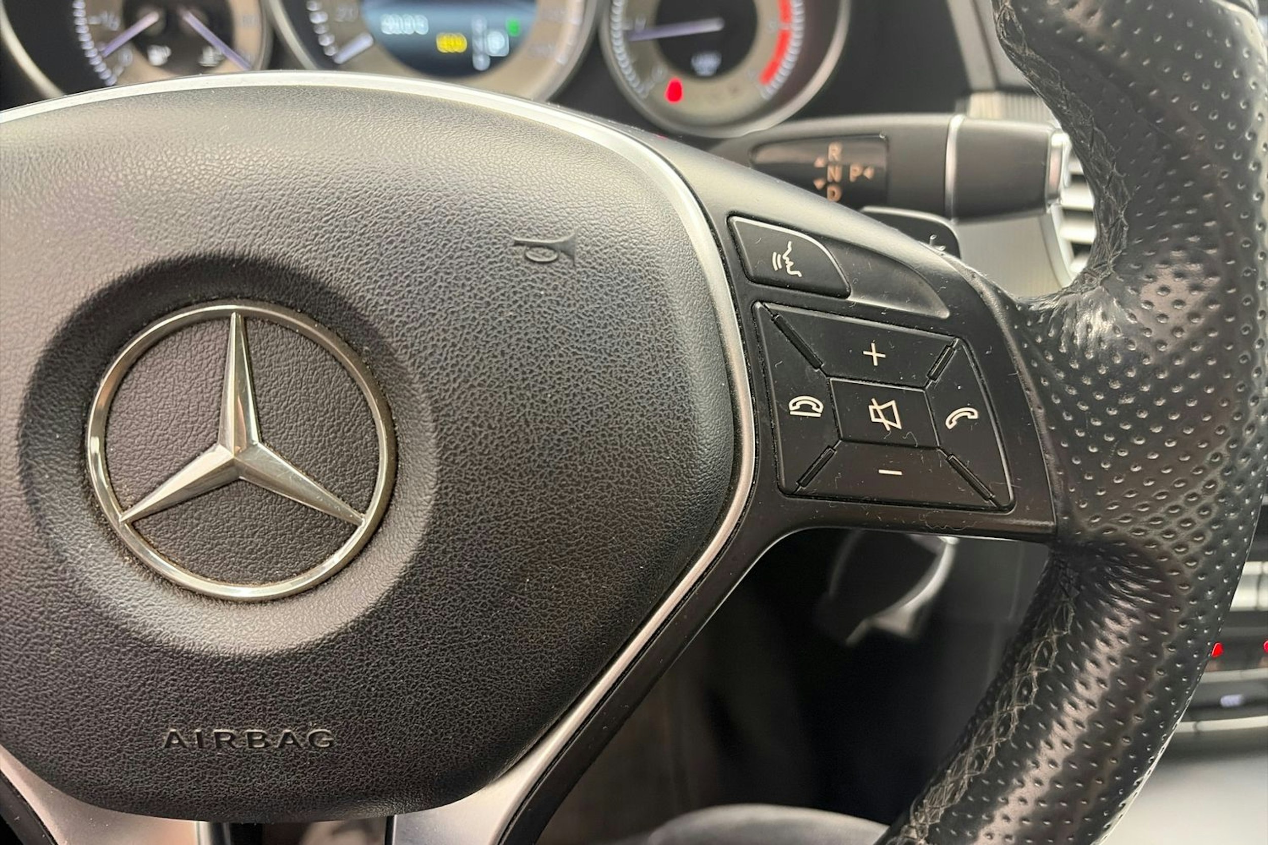 ruskea (beige) Mercedes-Benz E 2015 kuva 17.