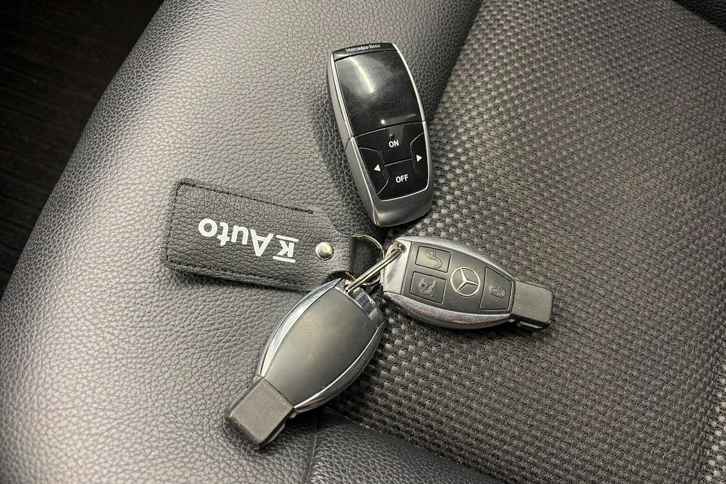 ruskea (beige) Mercedes-Benz E 2015 kuva 21.