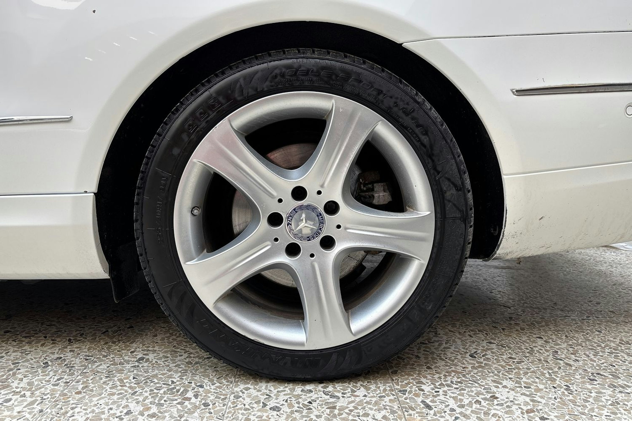 valkoinen Mercedes-Benz E 2015 kuva 13.