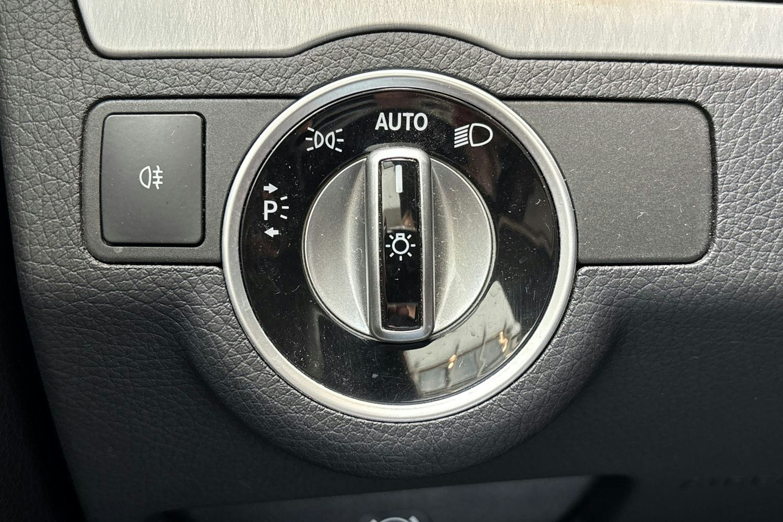 valkoinen Mercedes-Benz E 2015 kuva 18.