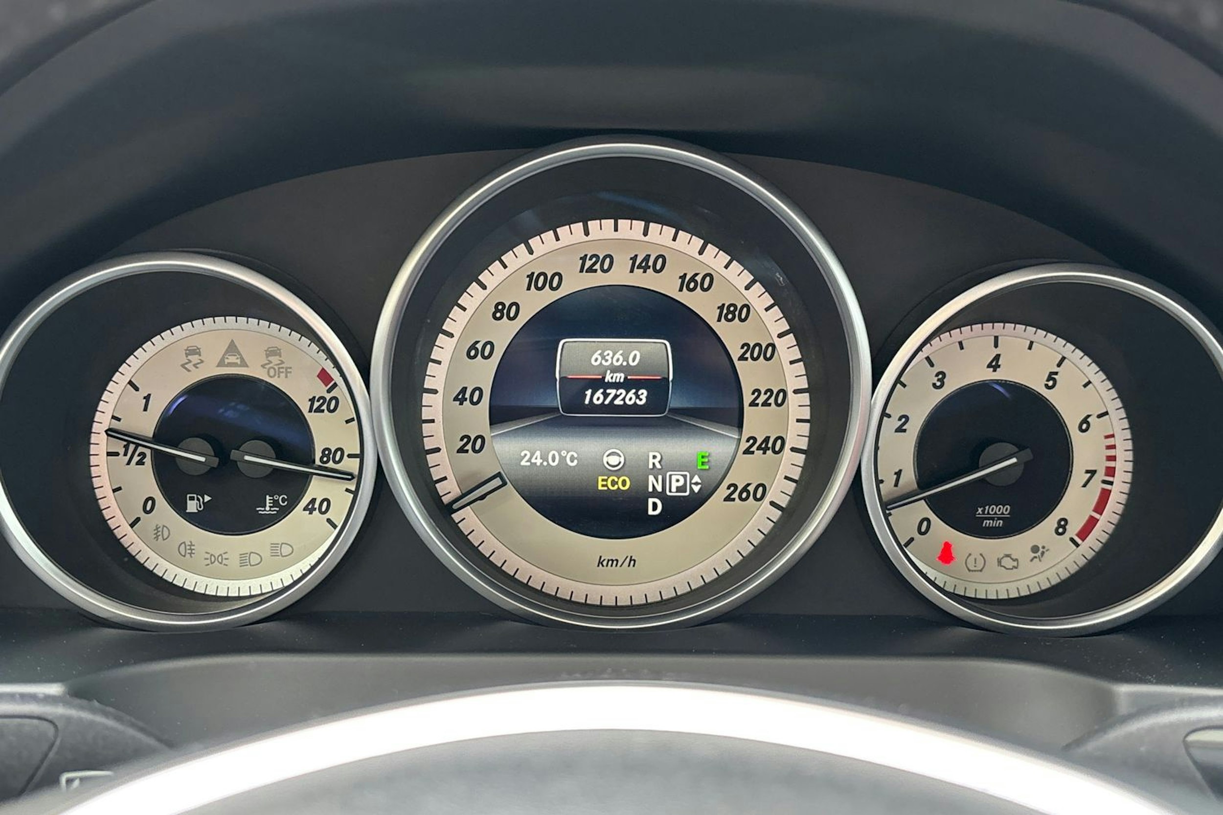 valkoinen Mercedes-Benz E 2015 kuva 24.