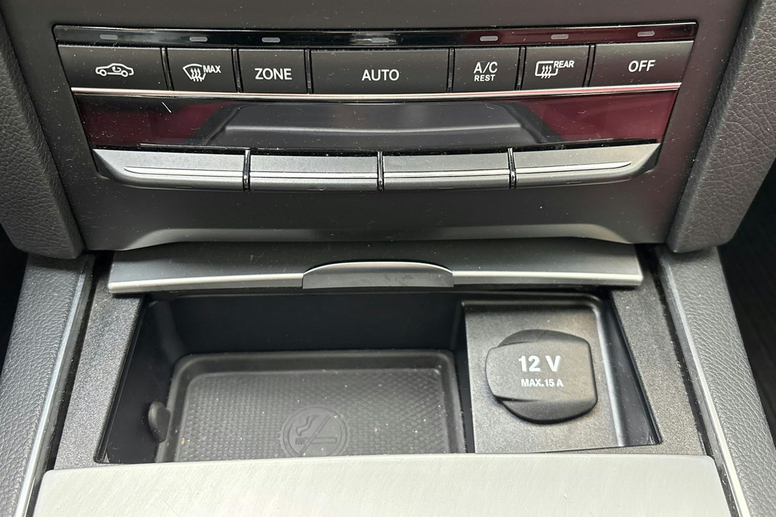 valkoinen Mercedes-Benz E 2015 kuva 31.