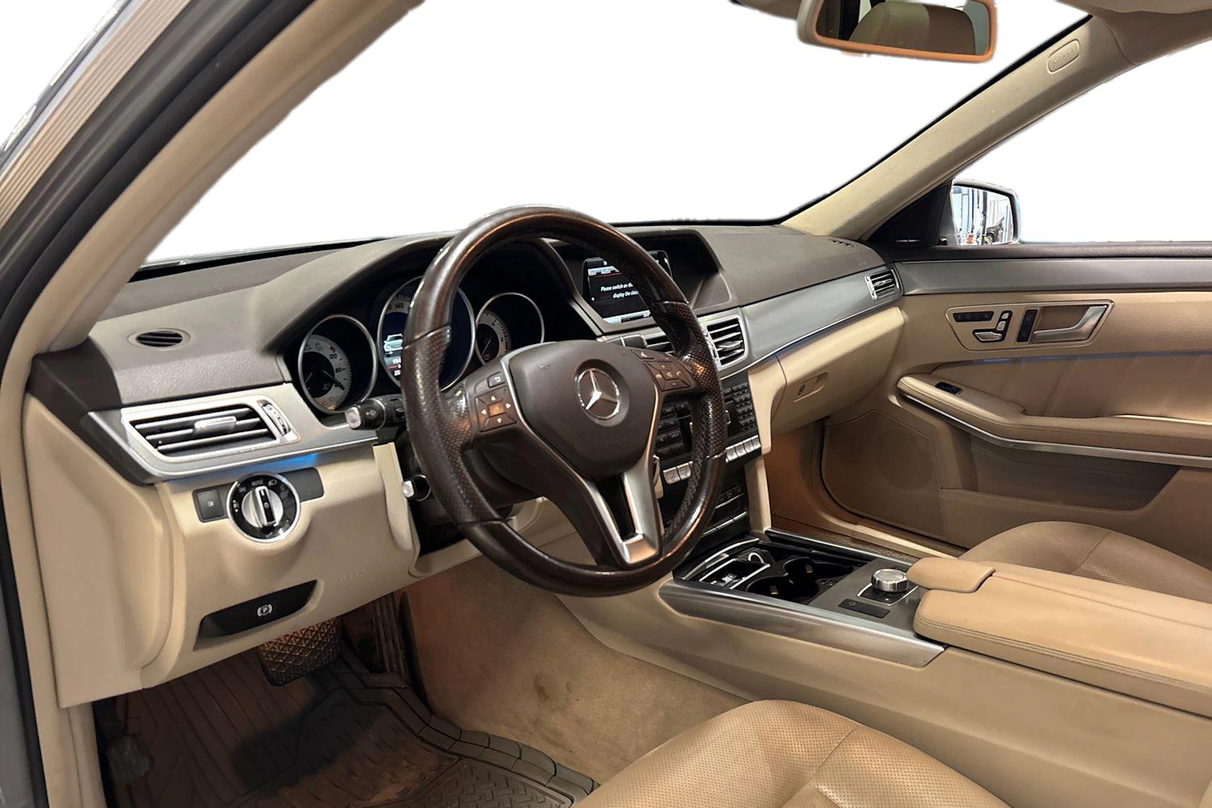 harmaa Mercedes-Benz E 2015 kuva 3.
