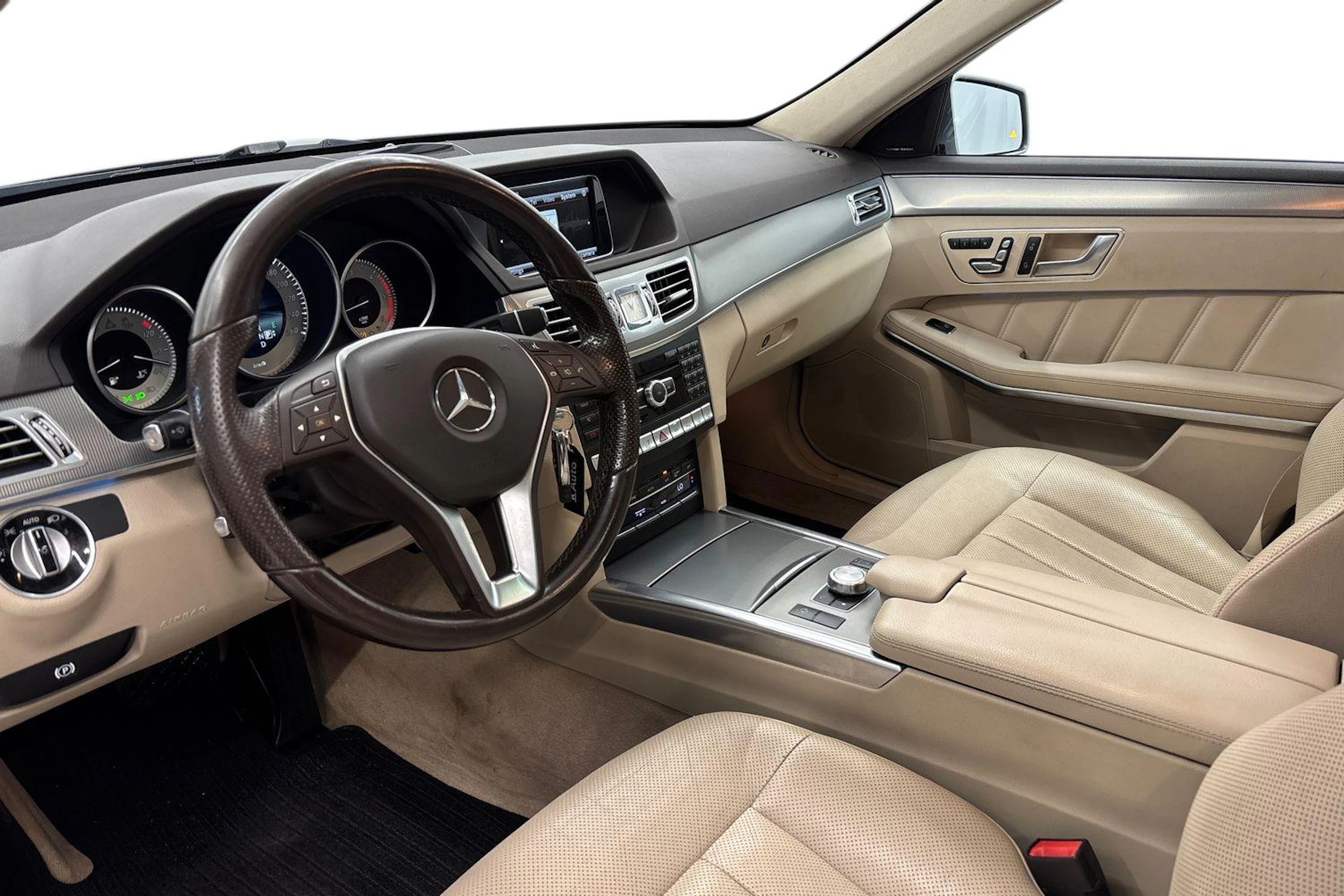 harmaa Mercedes-Benz E 2015 kuva 6.