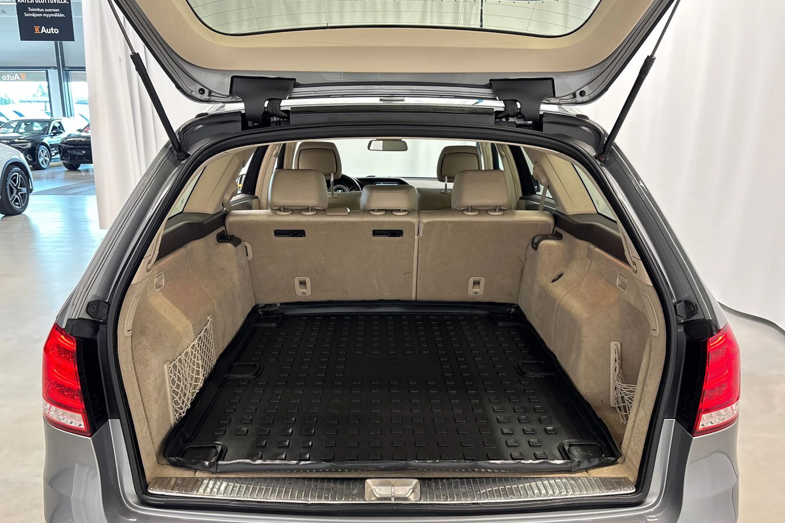 harmaa Mercedes-Benz E 2015 kuva 10.