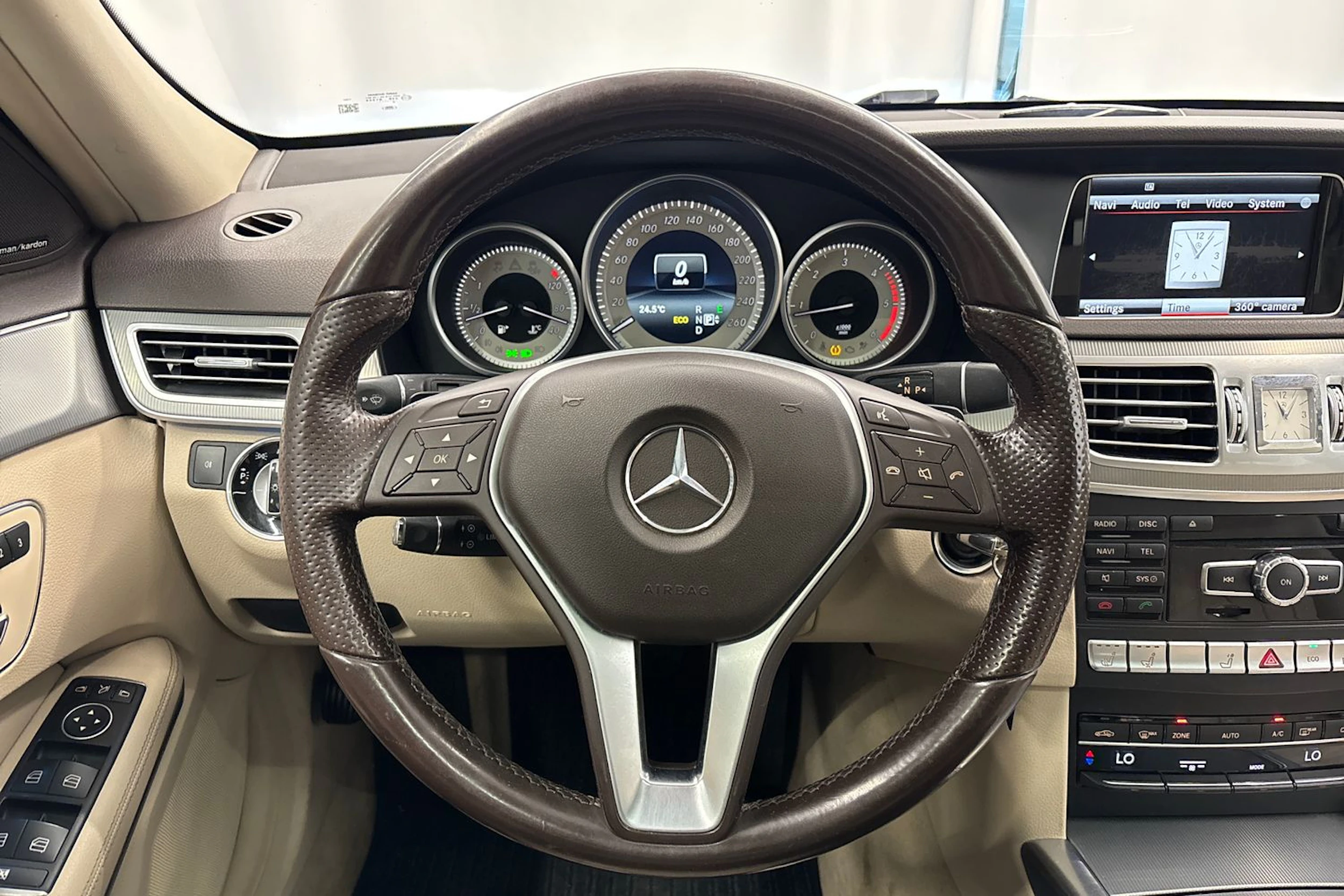 harmaa Mercedes-Benz E 2015 kuva 11.