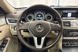 harmaa Mercedes-Benz E 2015 kuva 11.