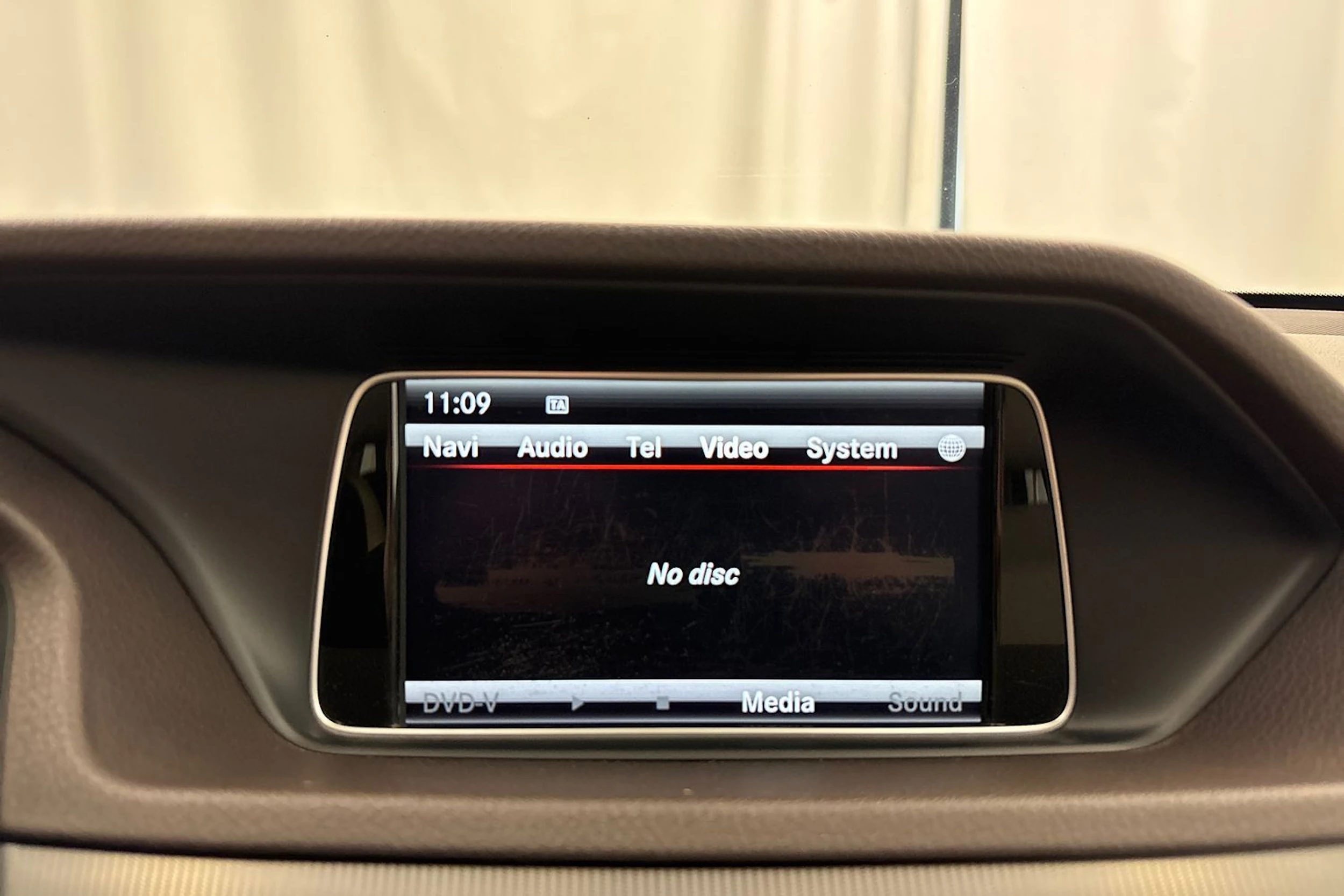 harmaa Mercedes-Benz E 2015 kuva 22.
