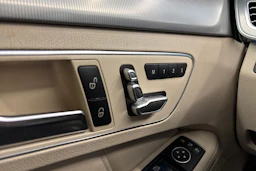 harmaa Mercedes-Benz E 2015 kuva 24.