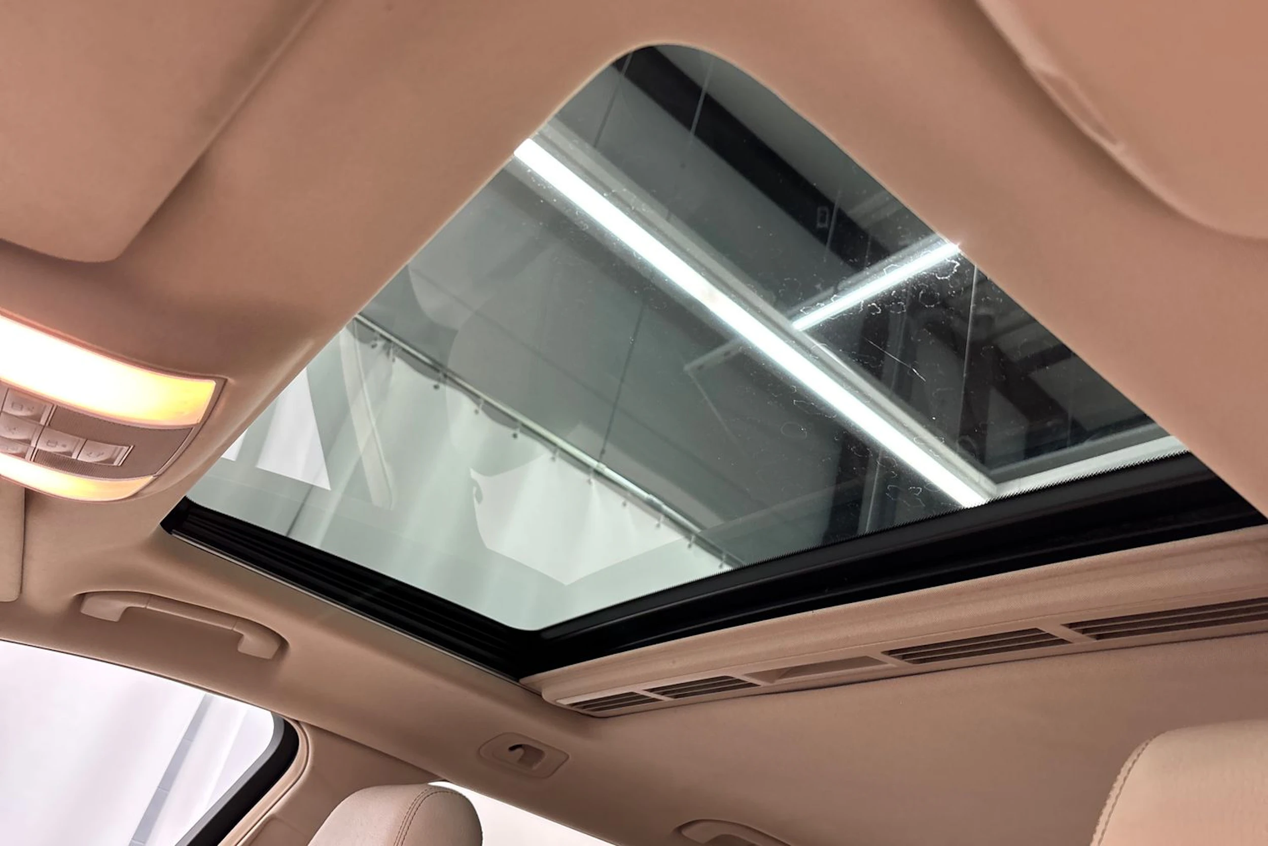 harmaa Mercedes-Benz E 2015 kuva 26.