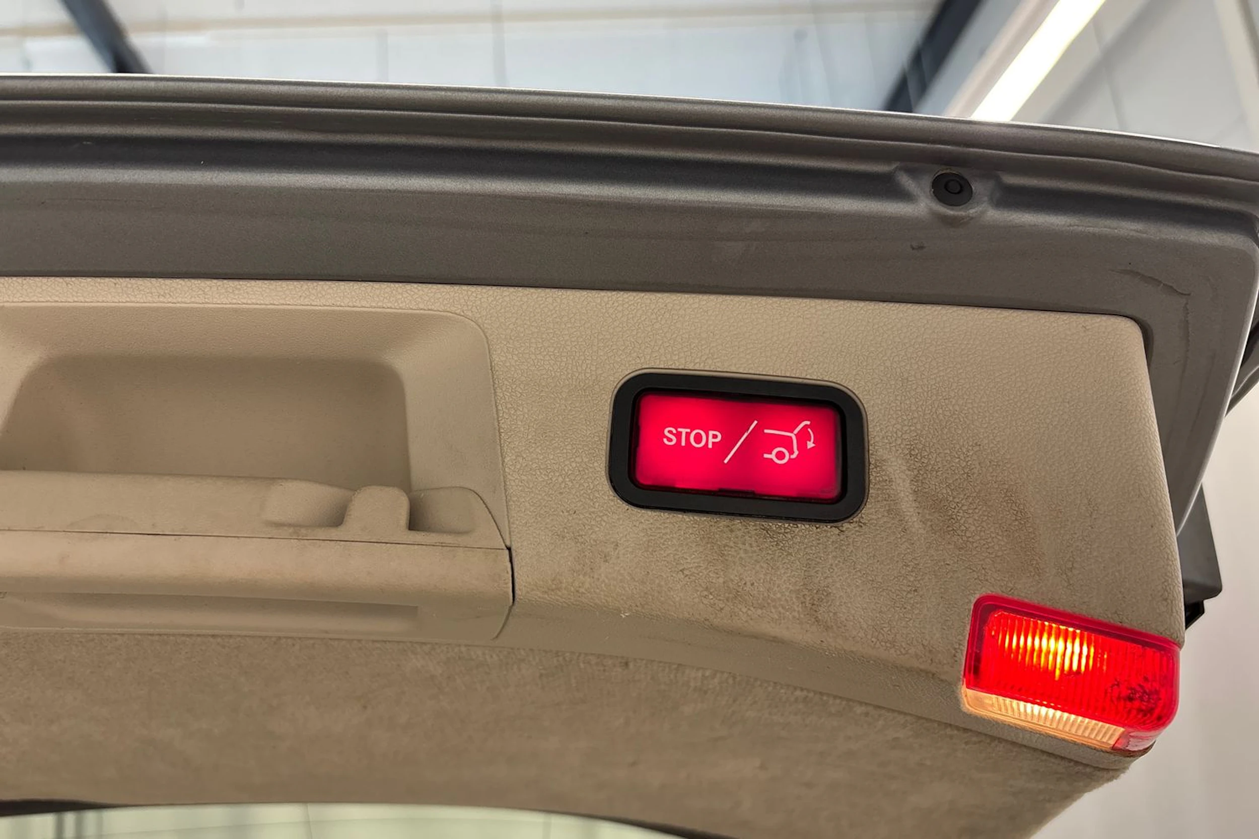 harmaa Mercedes-Benz E 2015 kuva 28.