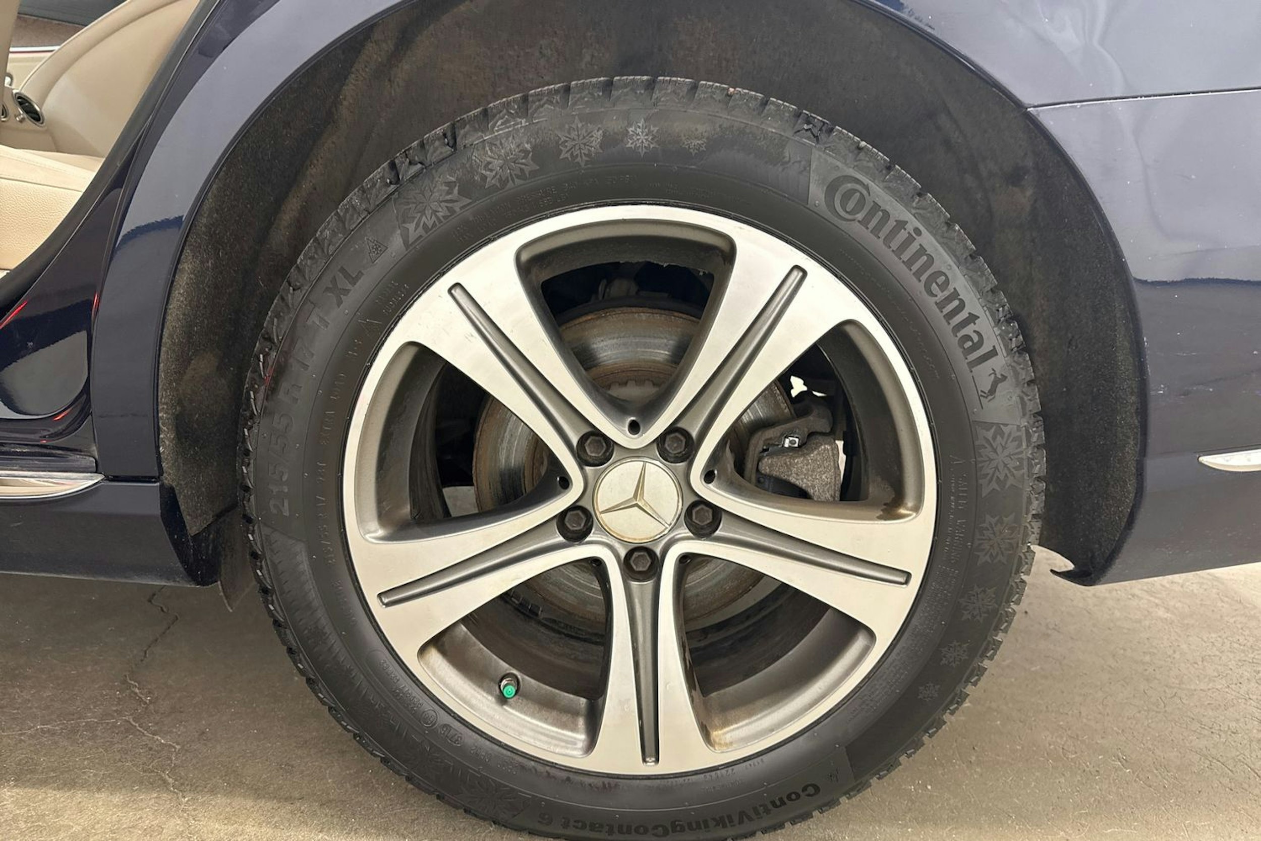 met. sininen Mercedes-Benz E 2017 kuva 13.