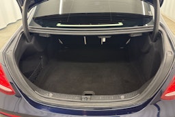 met. sininen Mercedes-Benz E 2017 kuva 14.