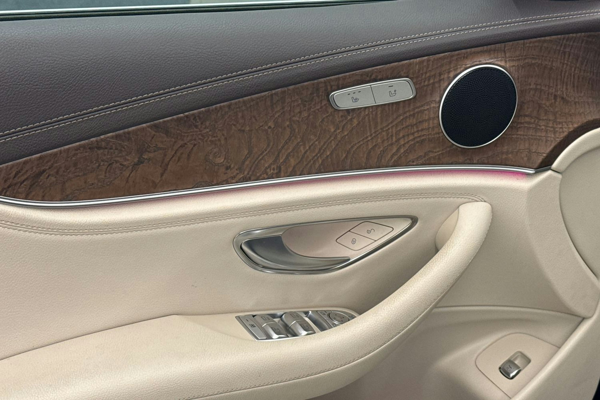 met. sininen Mercedes-Benz E 2017 kuva 15.