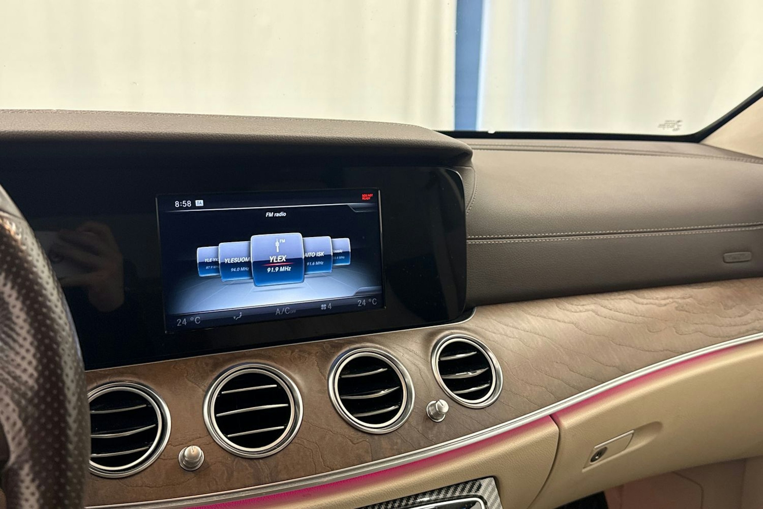 met. sininen Mercedes-Benz E 2017 kuva 20.