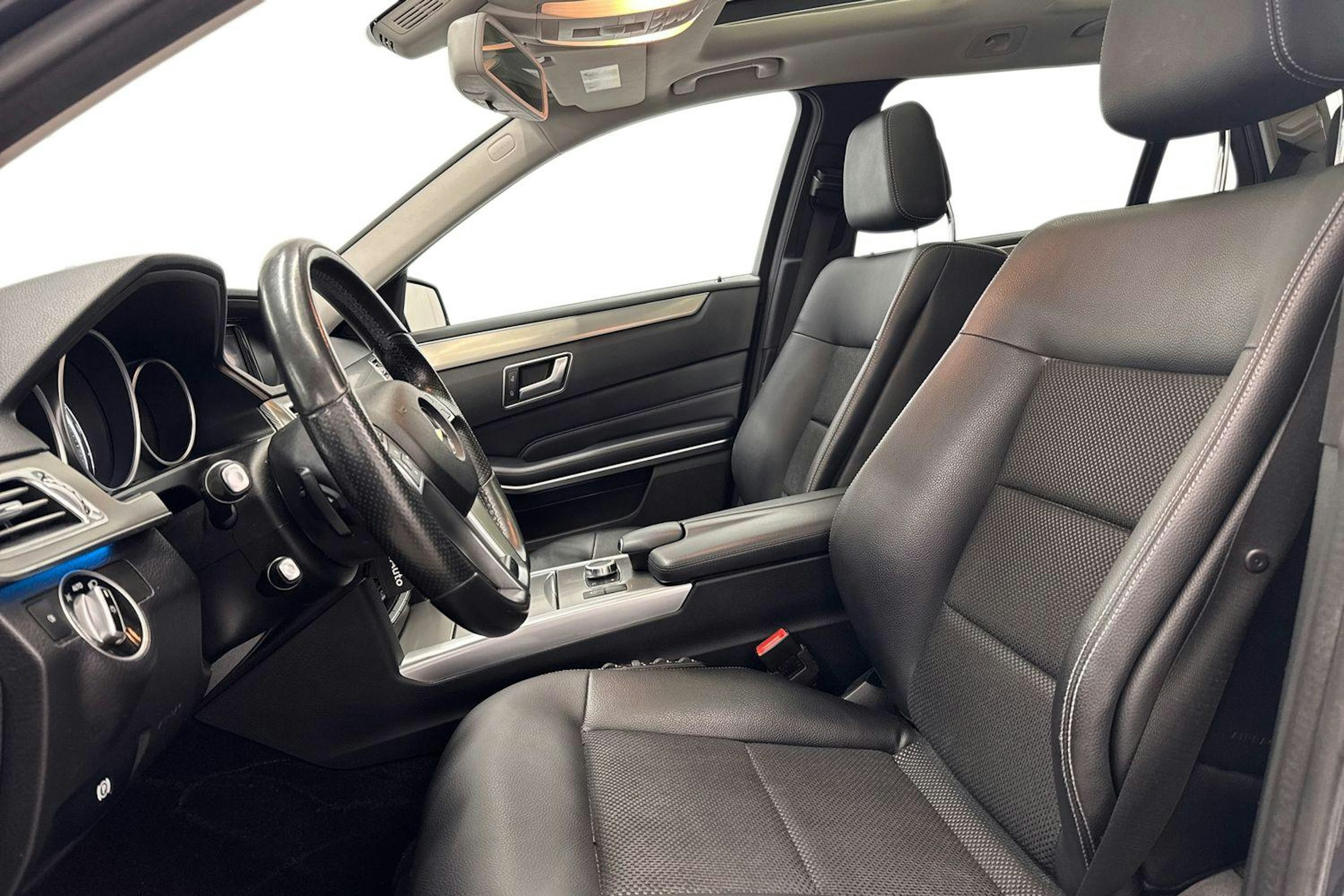 harmaa Mercedes-Benz E 2016 kuva 11.