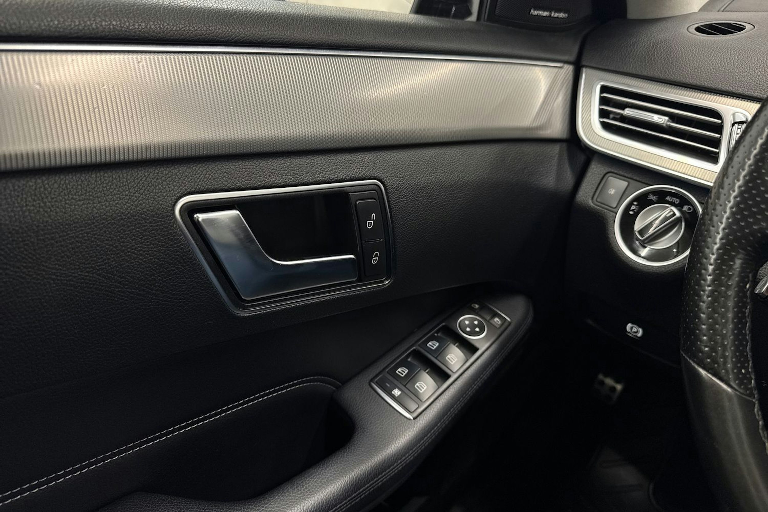harmaa Mercedes-Benz E 2016 kuva 19.