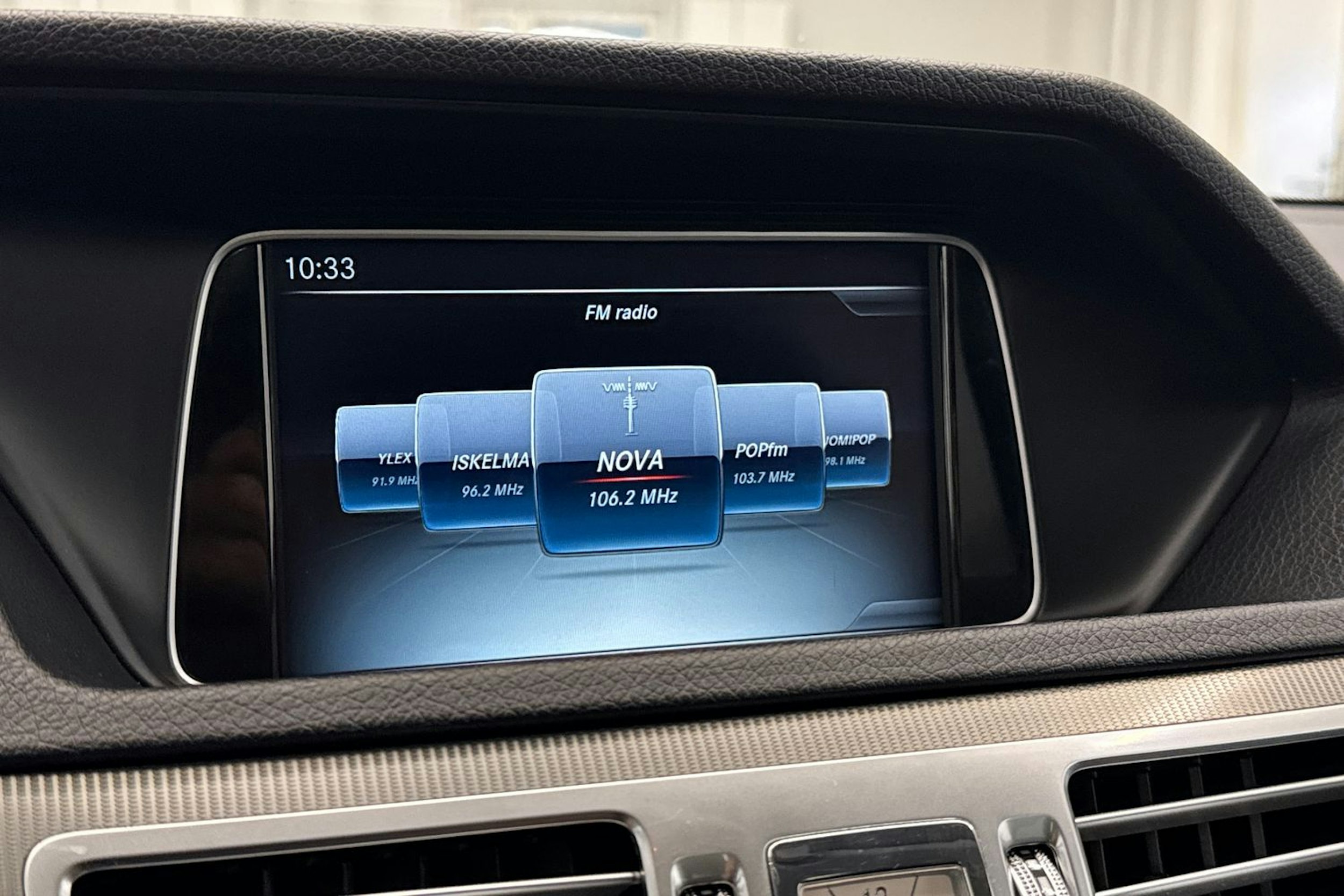 harmaa Mercedes-Benz E 2016 kuva 24.