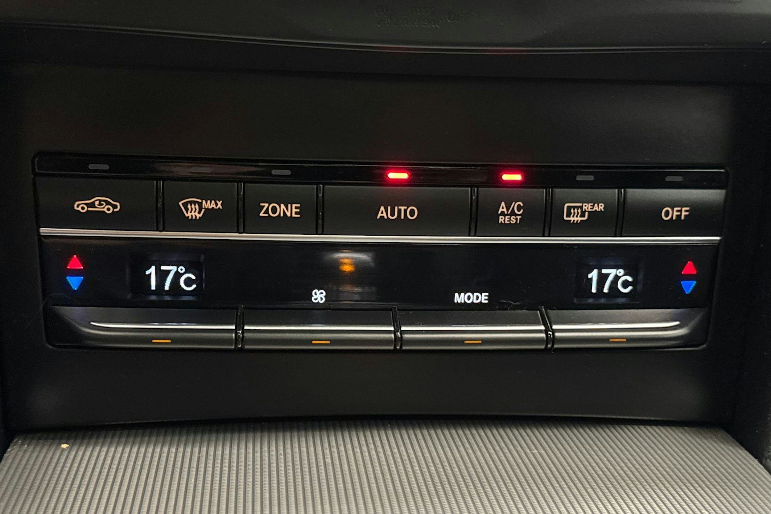 harmaa Mercedes-Benz E 2016 kuva 31.
