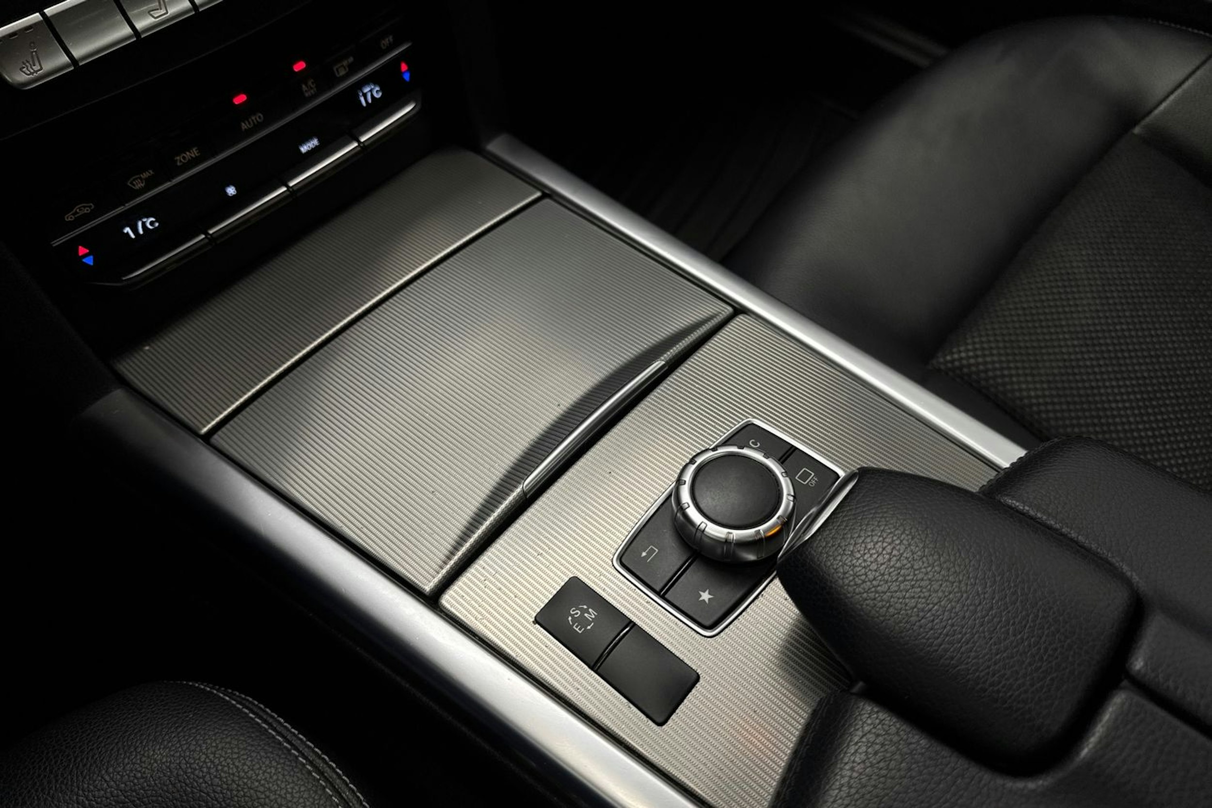 harmaa Mercedes-Benz E 2016 kuva 32.