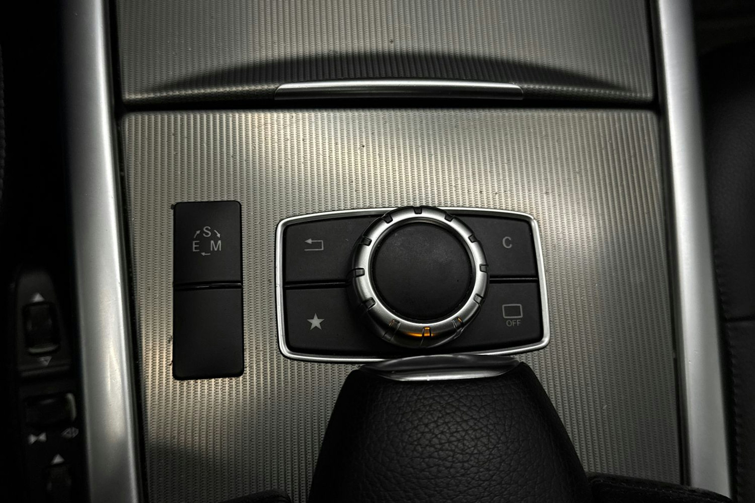 harmaa Mercedes-Benz E 2016 kuva 34.