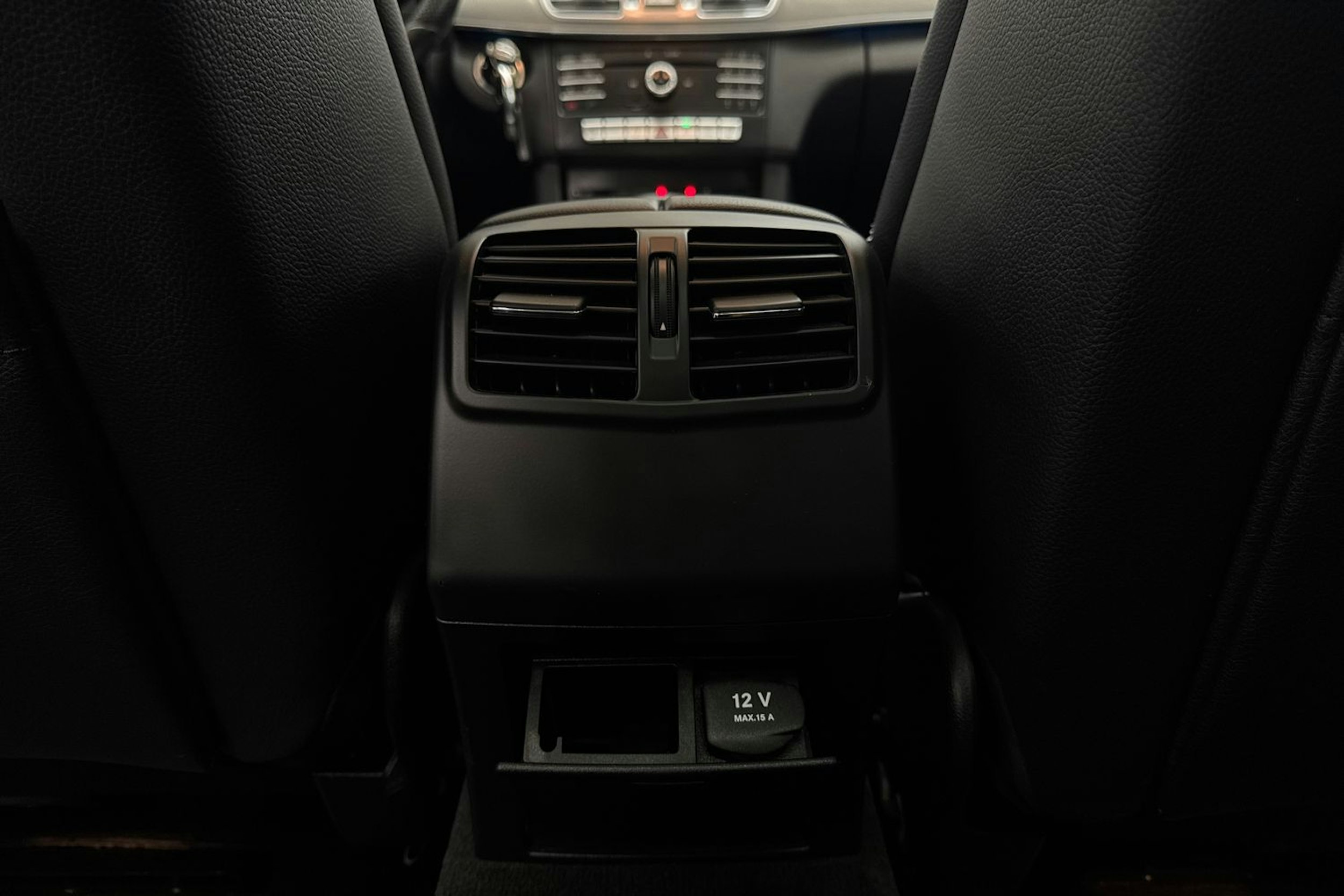harmaa Mercedes-Benz E 2016 kuva 36.