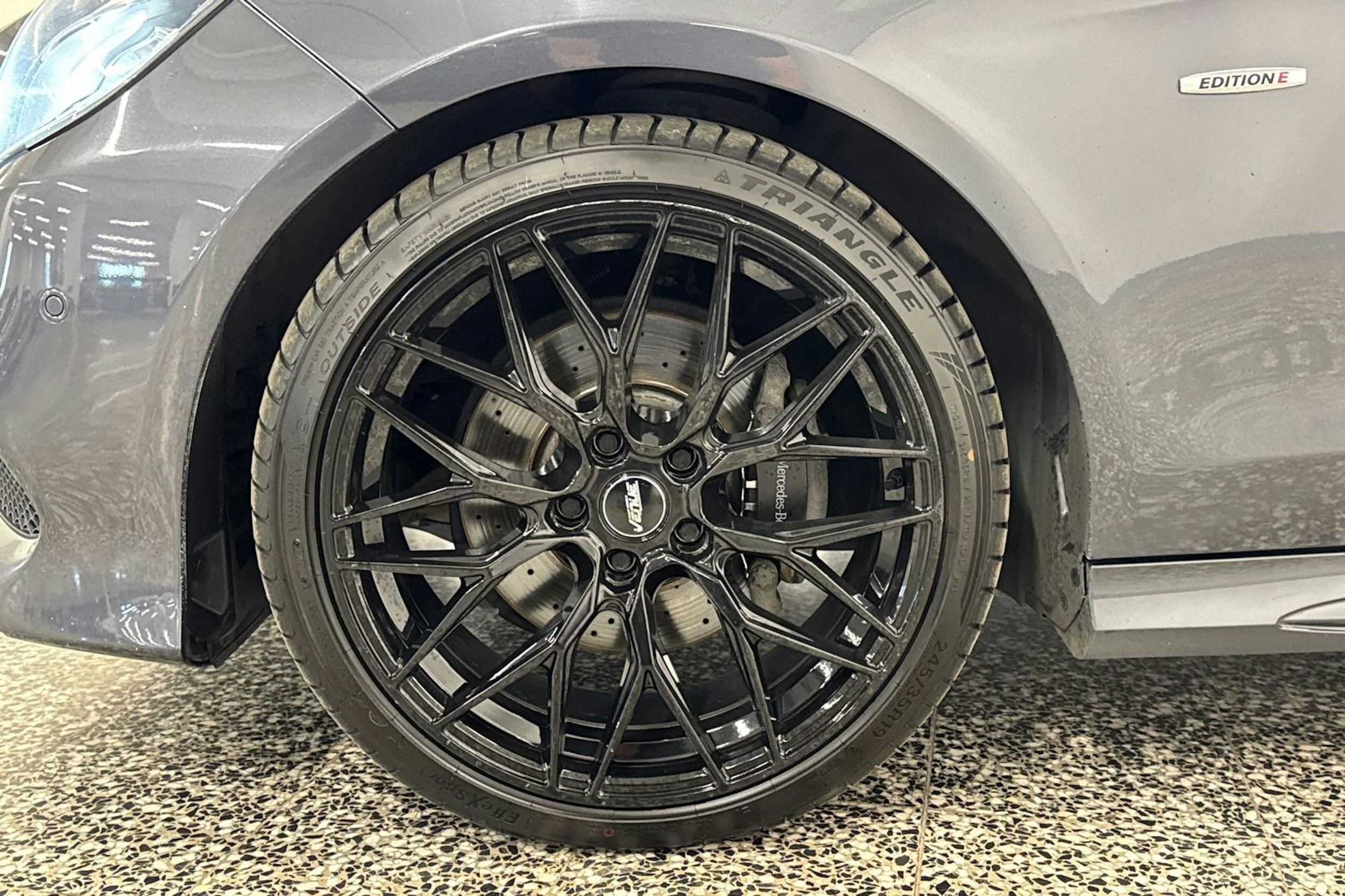 harmaa Mercedes-Benz E 2016 kuva 38.