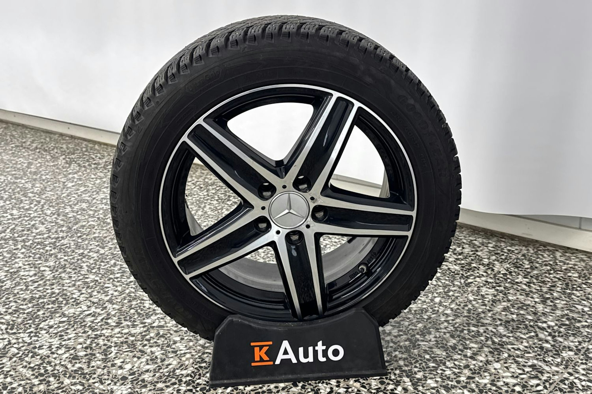 harmaa Mercedes-Benz E 2016 kuva 40.