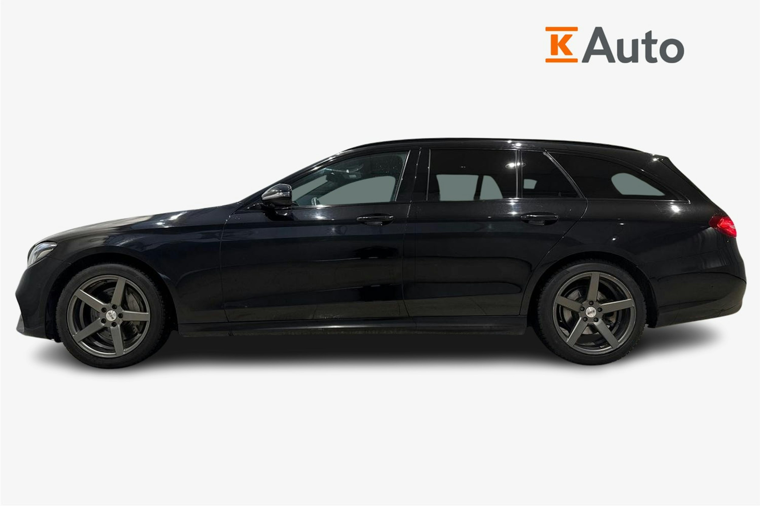 musta Mercedes-Benz E 2016 kuva 6.