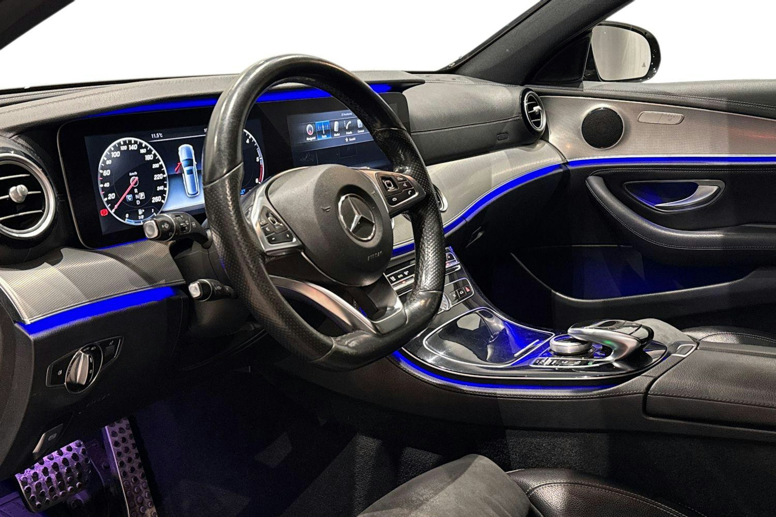 musta Mercedes-Benz E 2016 kuva 7.