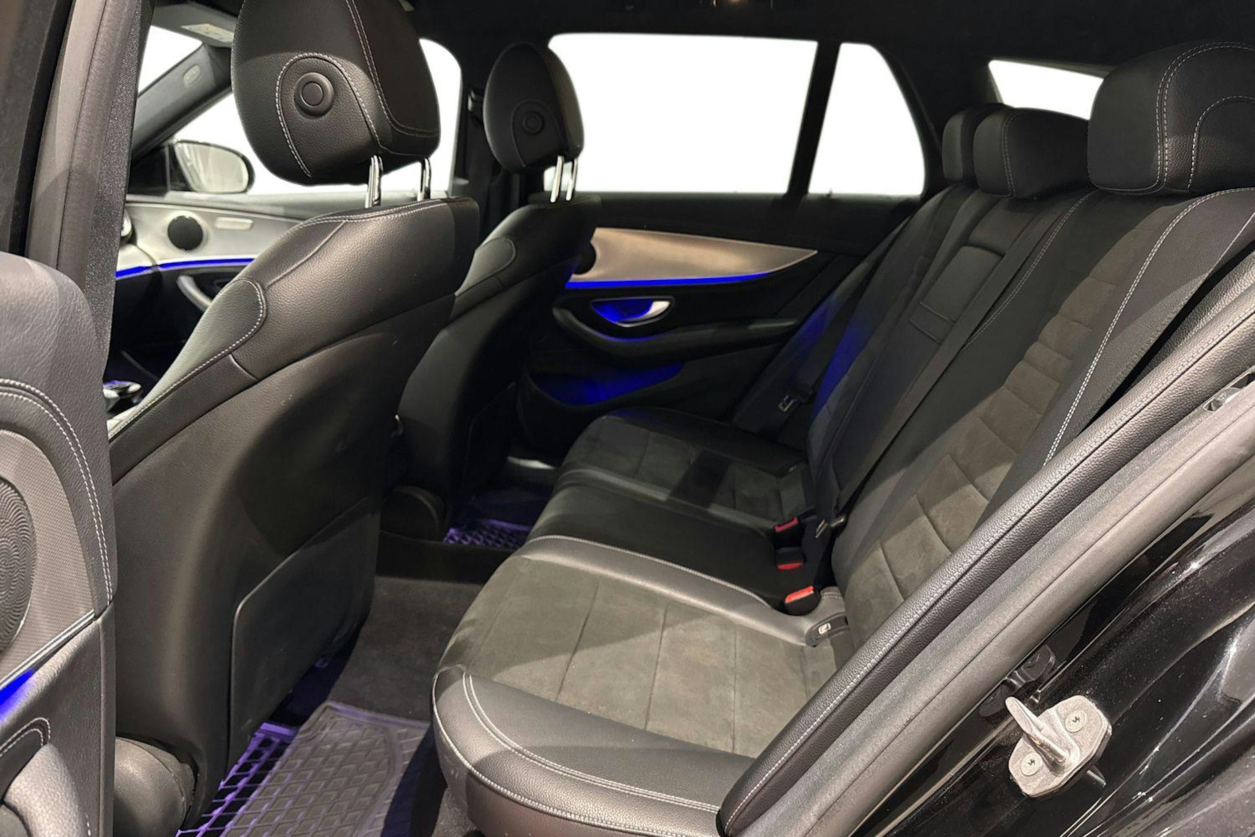 musta Mercedes-Benz E 2016 kuva 10.