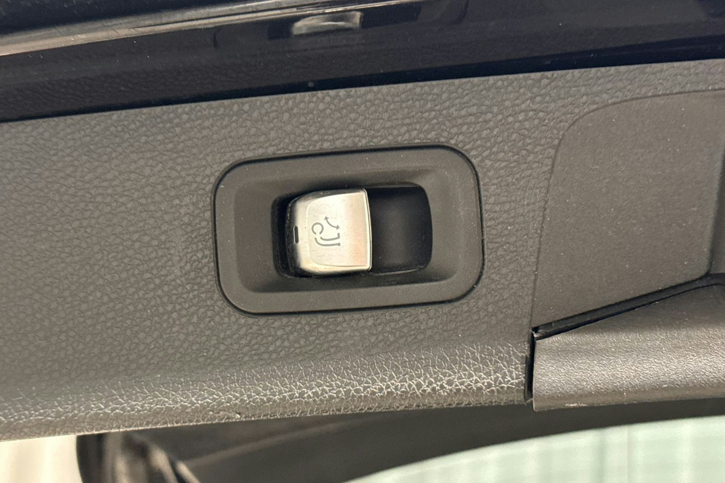 musta Mercedes-Benz E 2016 kuva 15.