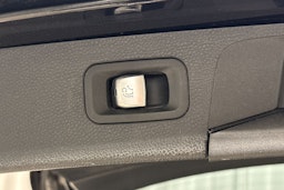 musta Mercedes-Benz E 2016 kuva 15.