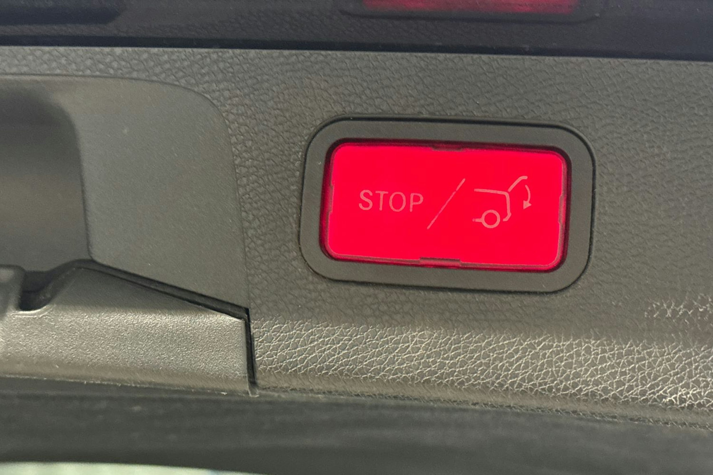 musta Mercedes-Benz E 2016 kuva 16.